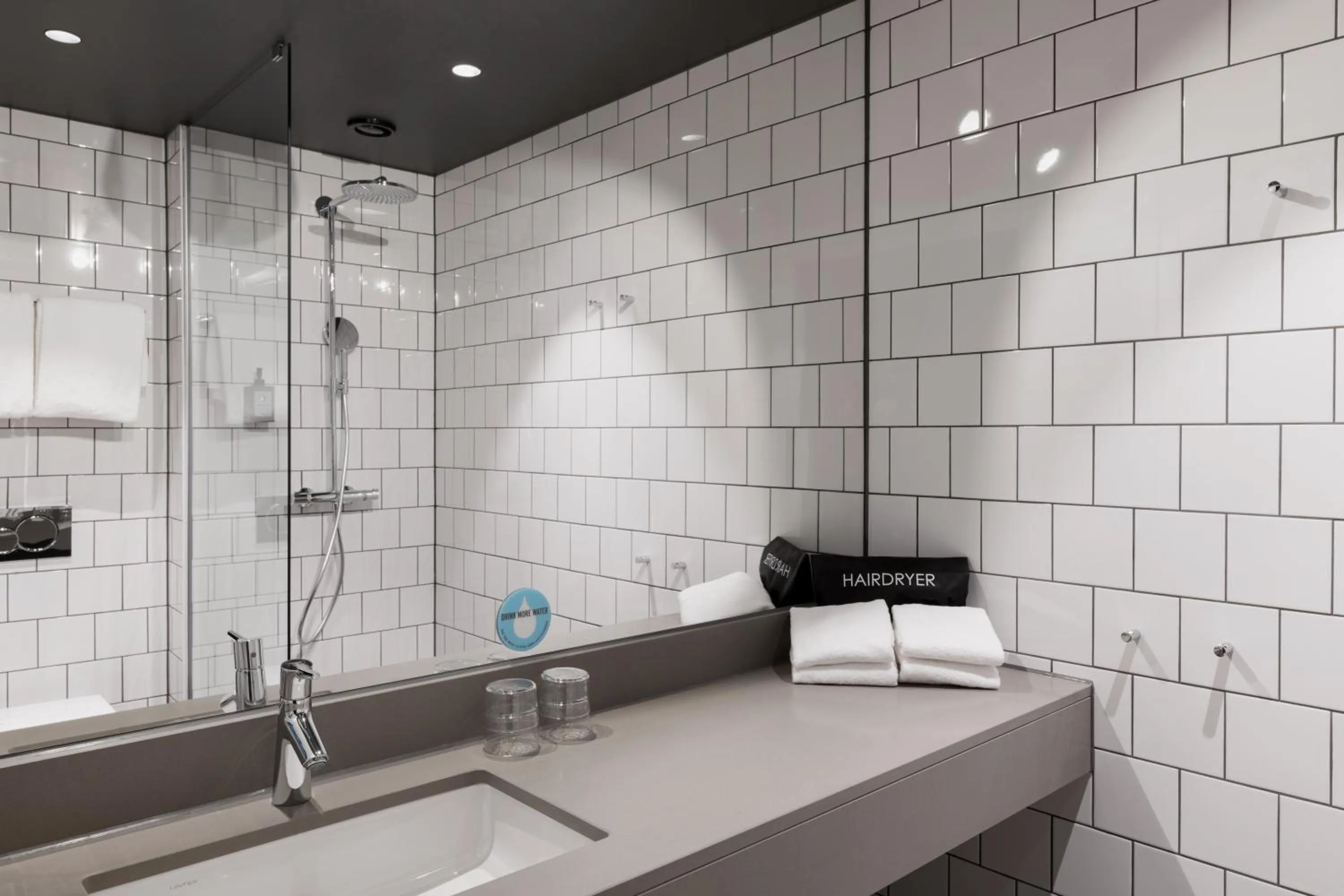 Shower in Comfort Hotel Arlanda Airport Terminal