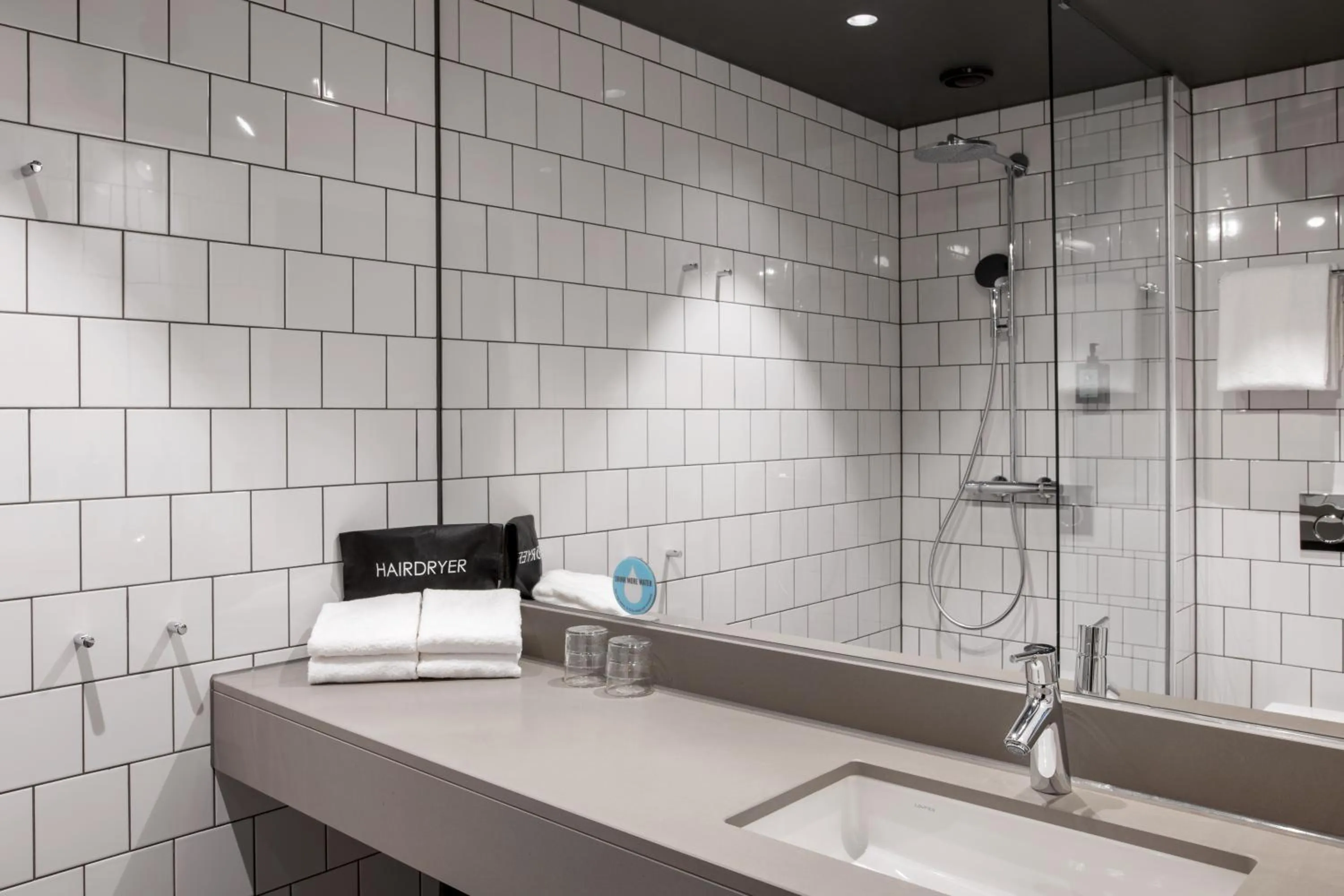 Shower in Comfort Hotel Arlanda Airport Terminal