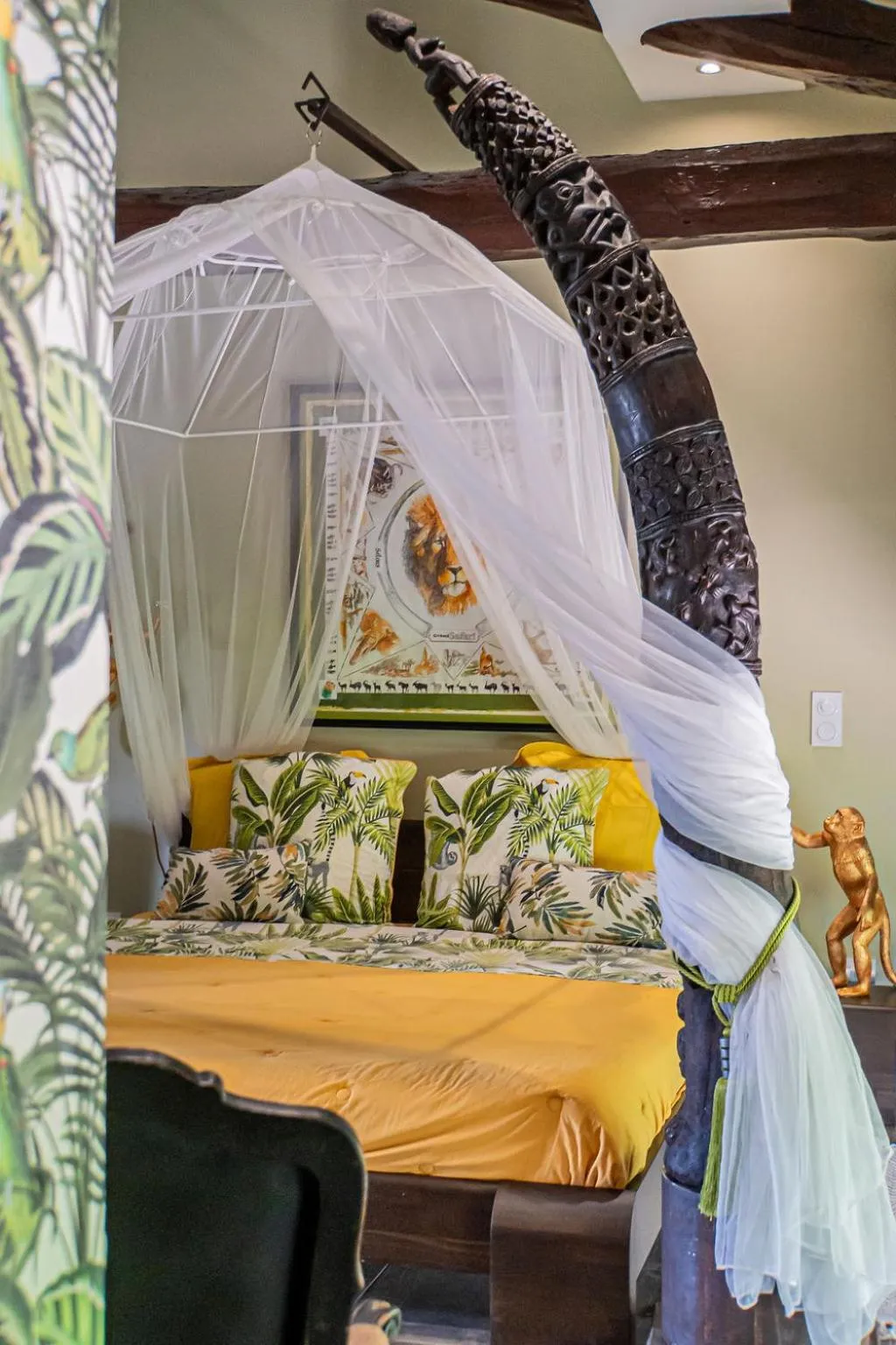 Bed in Chateau des Perichons