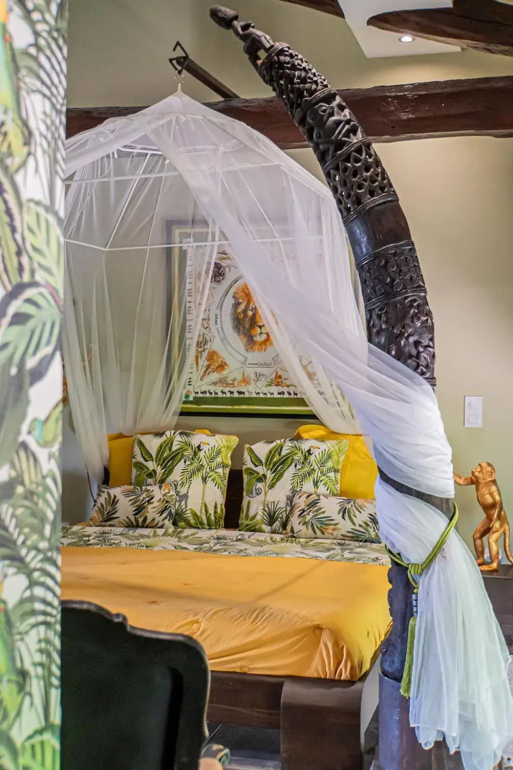 Double Room with Private Bathroom in Chateau des Perichons Double Room with Private Bathroom in Chateau des Perichons