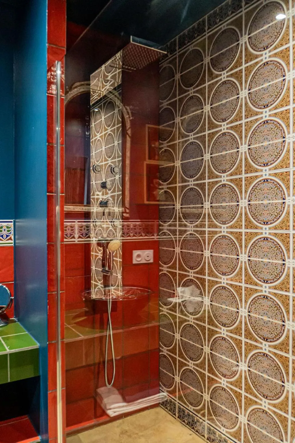 Property building in Chateau des Perichons