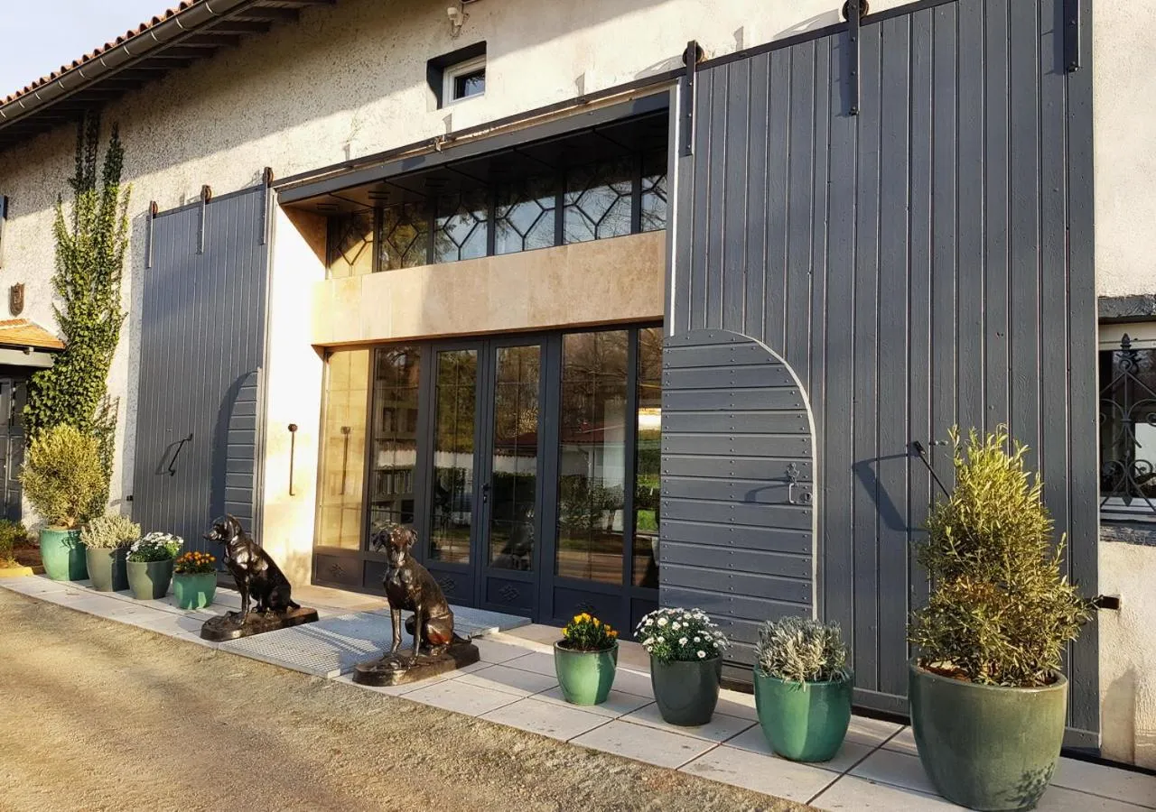 Property building in Chateau des Perichons