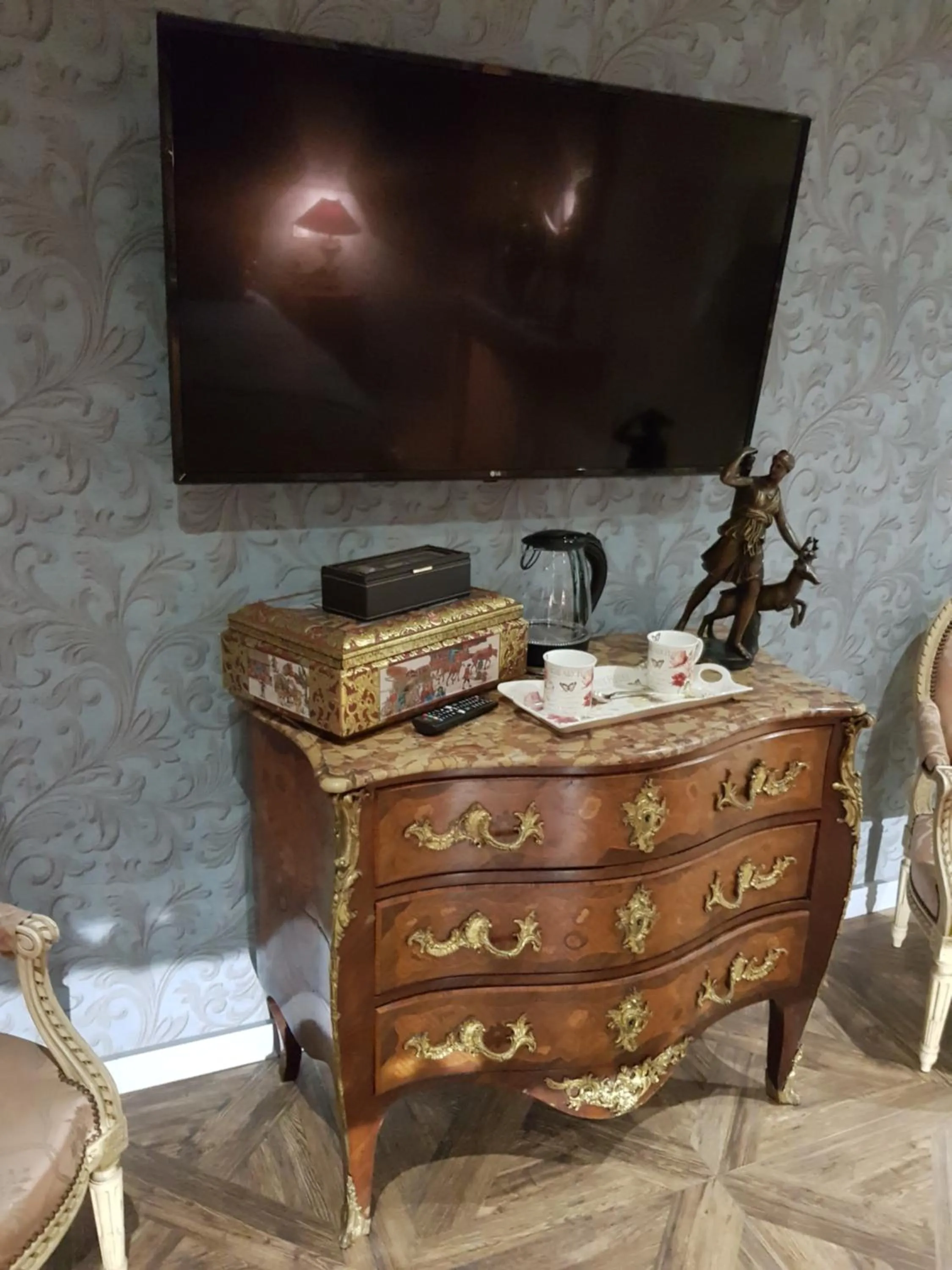 TV and multimedia in Chateau des Perichons