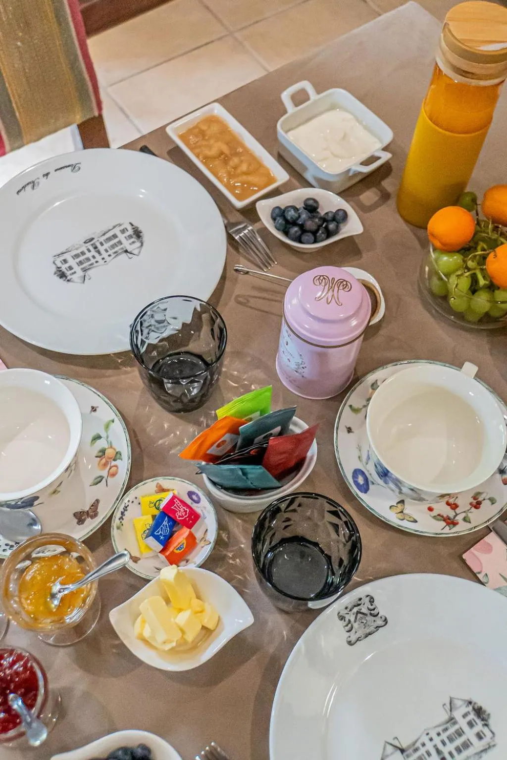 Breakfast in Chateau des Perichons