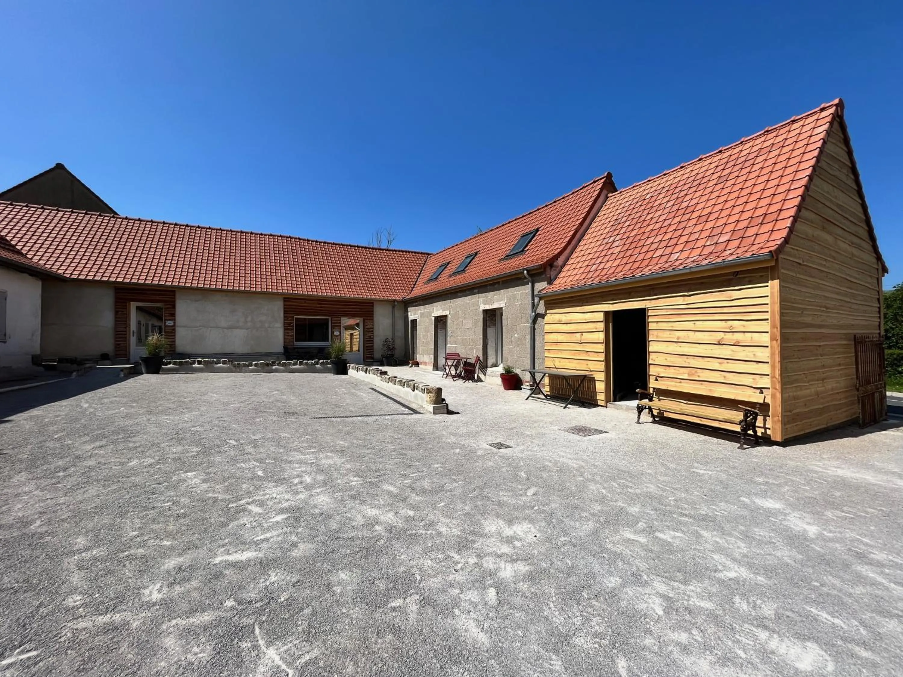 Facade/entrance in Les Bobos à la ferme