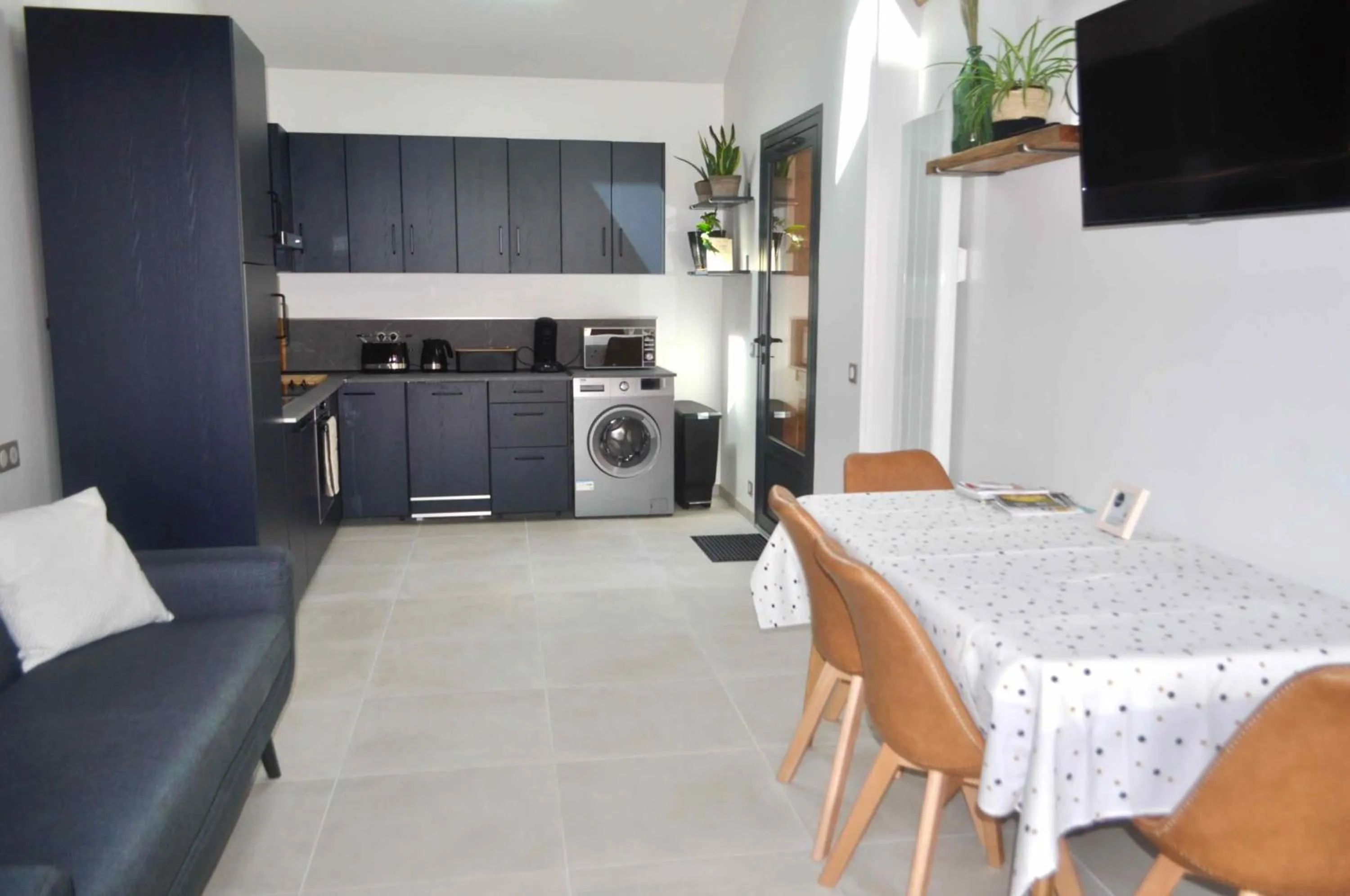 Communal lounge/ TV room in Les Bobos à la ferme