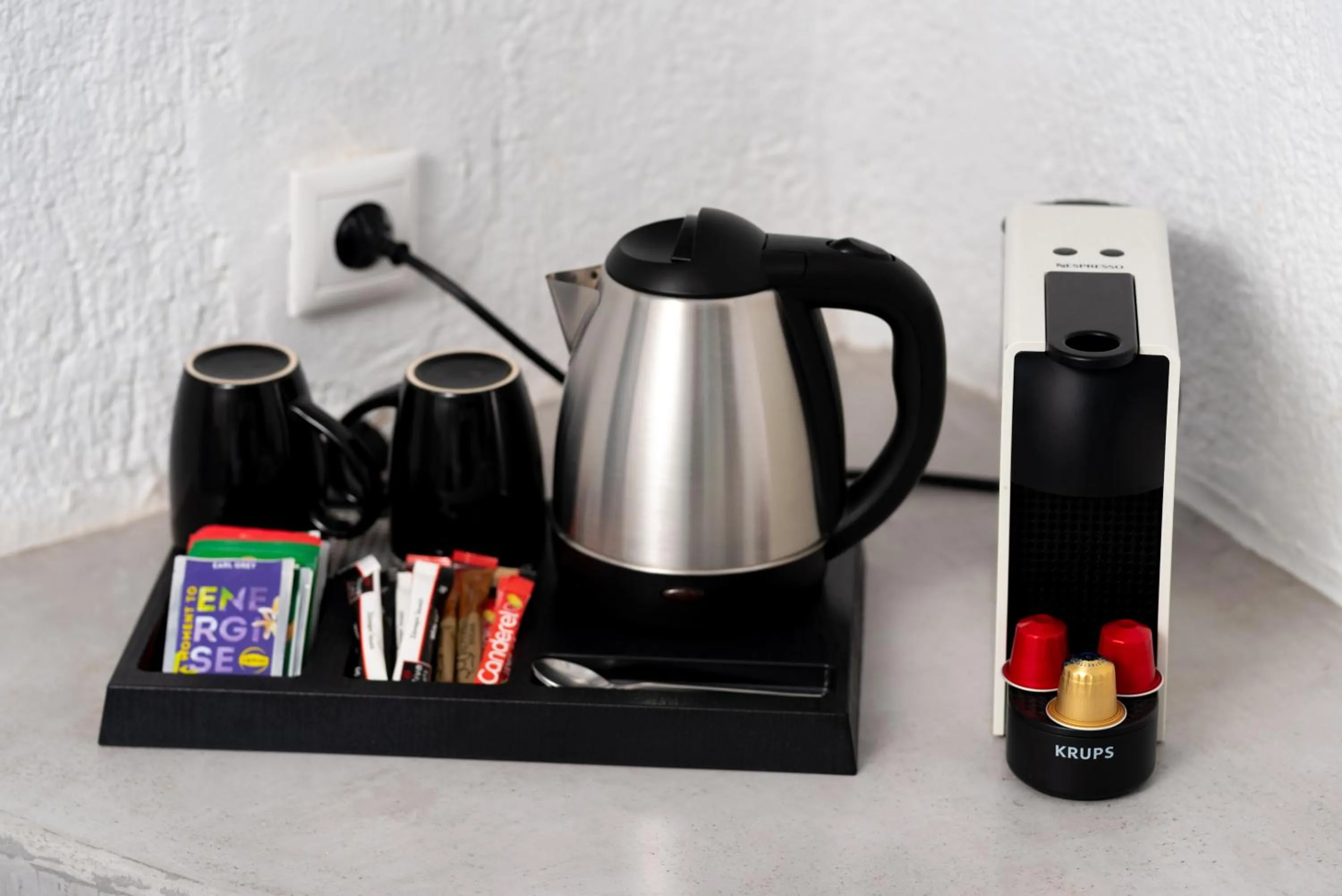 Coffee/tea facilities in 1812 Caves 'n Mansion