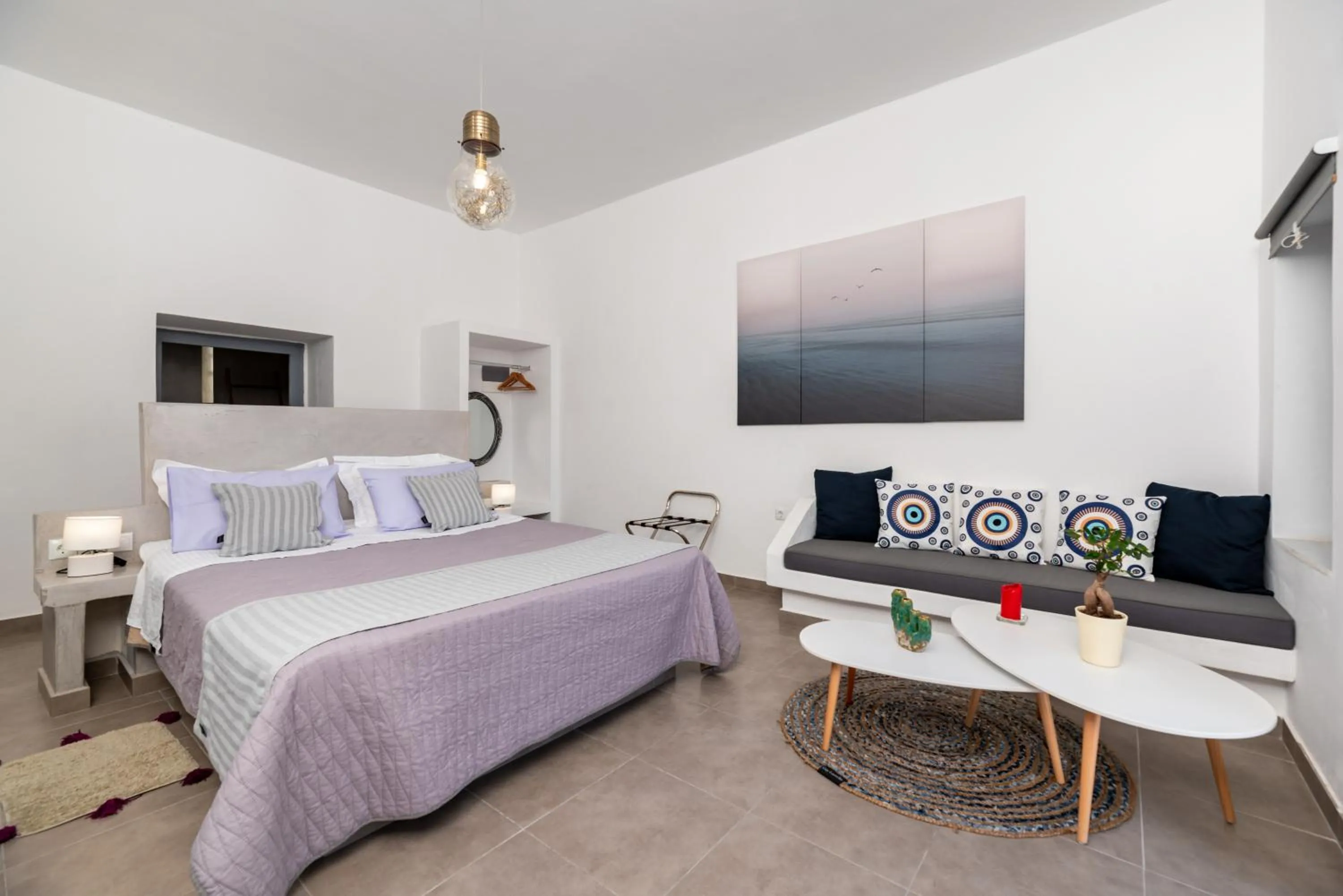 Living room, Bed in 1812 Caves 'n Mansion