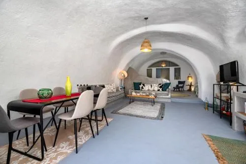 1812 Caves 'n Mansion