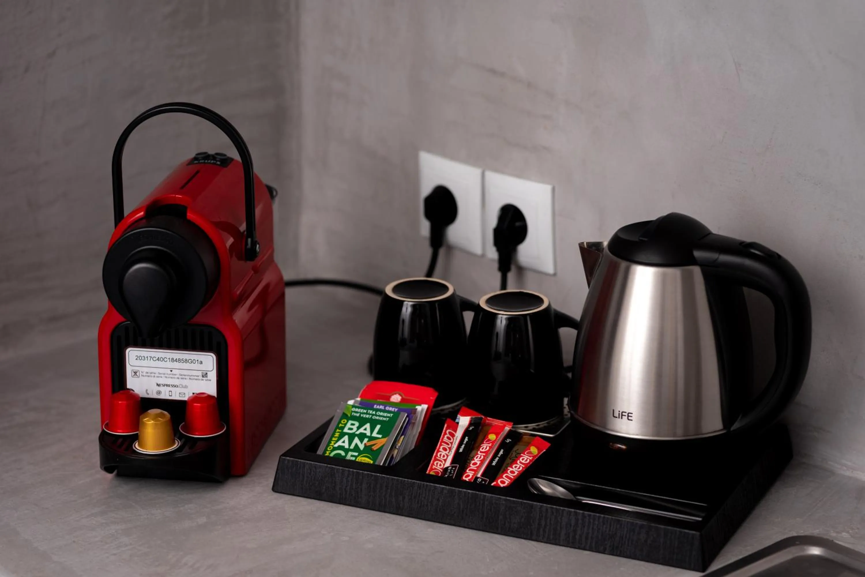 Coffee/tea facilities in 1812 Caves 'n Mansion