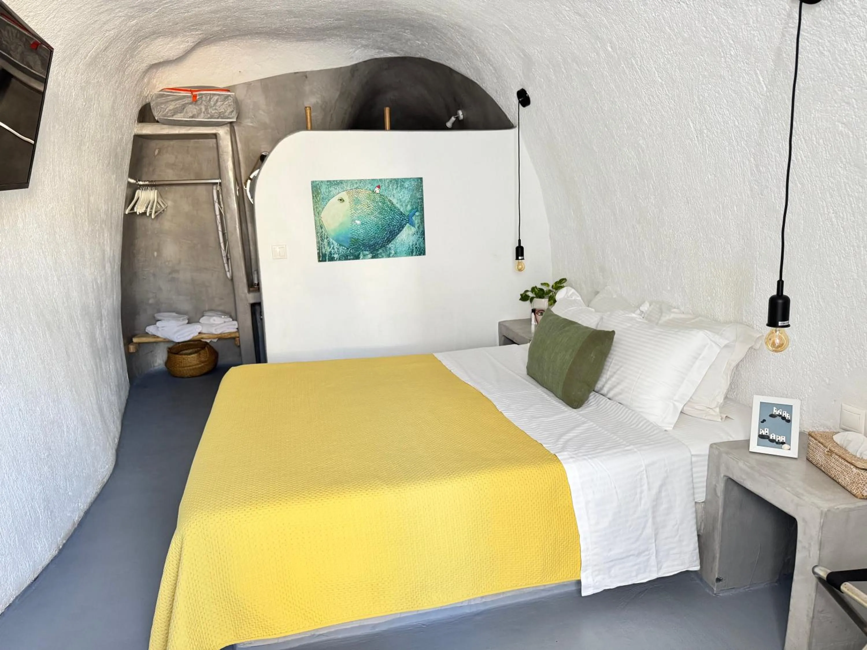 Bedroom, Bed in 1812 Caves 'n Mansion
