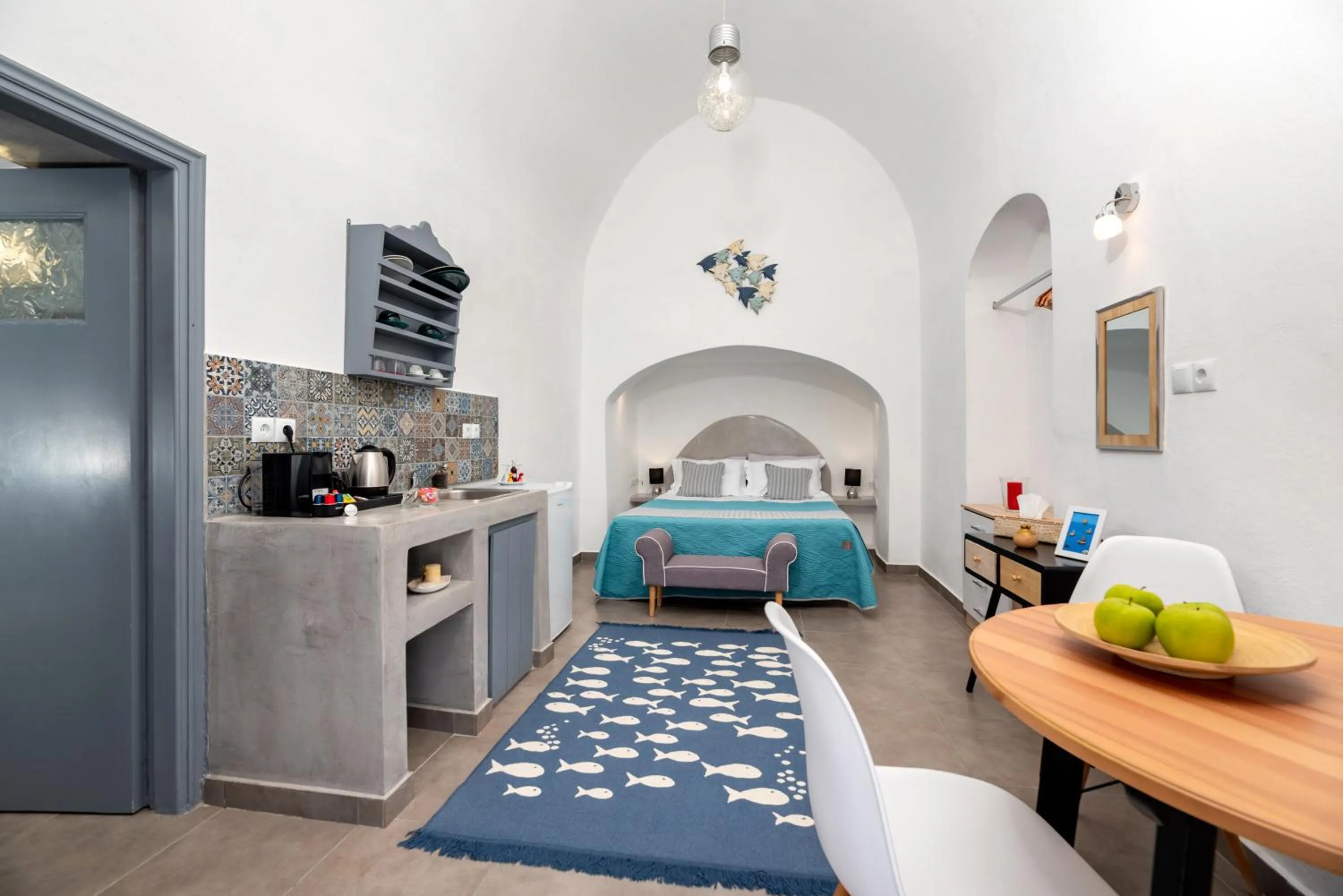 Photo of the whole room, Bed in 1812 Caves 'n Mansion