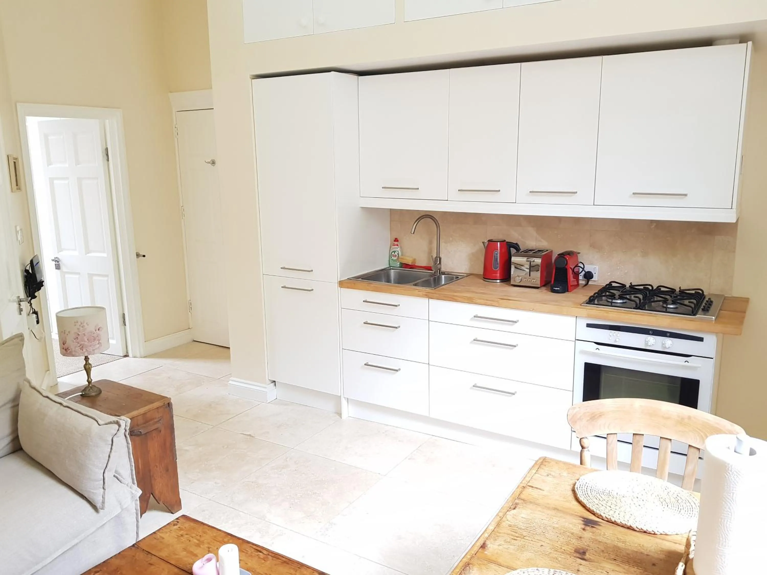 Kitchen or kitchenette in Pretty Maida Vale Apartments