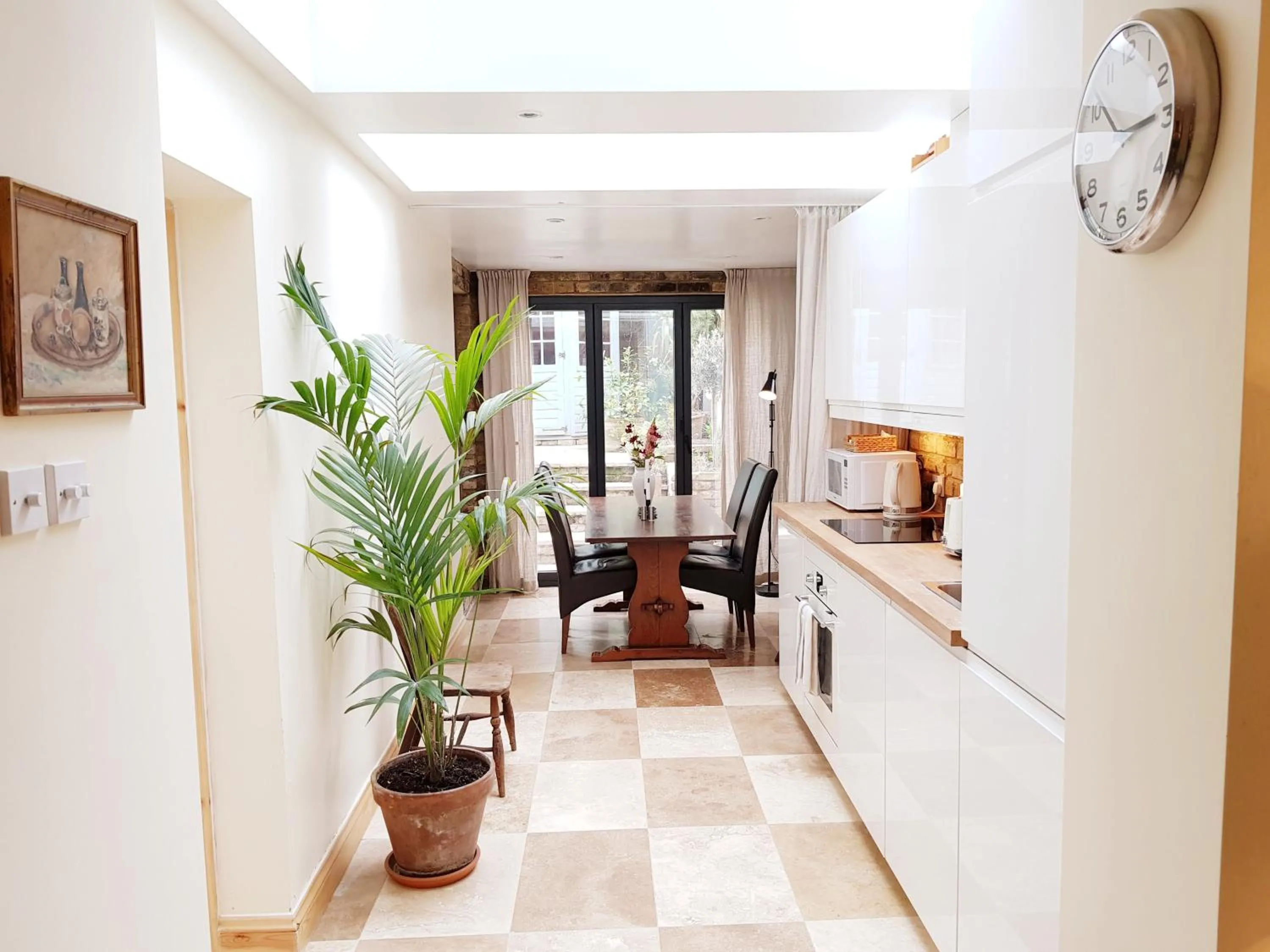 Kitchen or kitchenette in Pretty Maida Vale Apartments