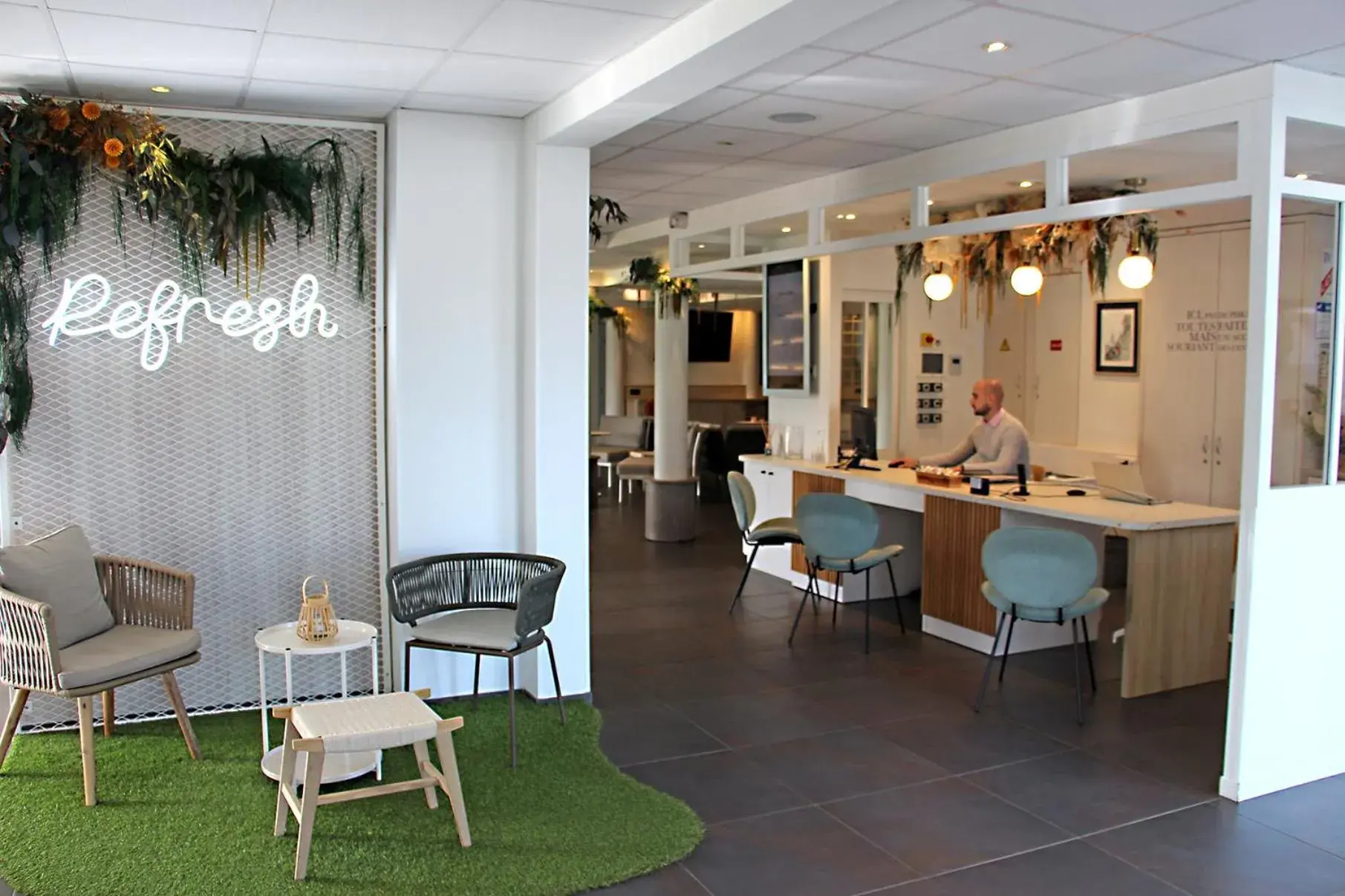 Lobby or reception in Hôtel Kyriad La Rochelle Centre Ville Lobby or reception in Hôtel Kyriad La Rochelle Centre Ville