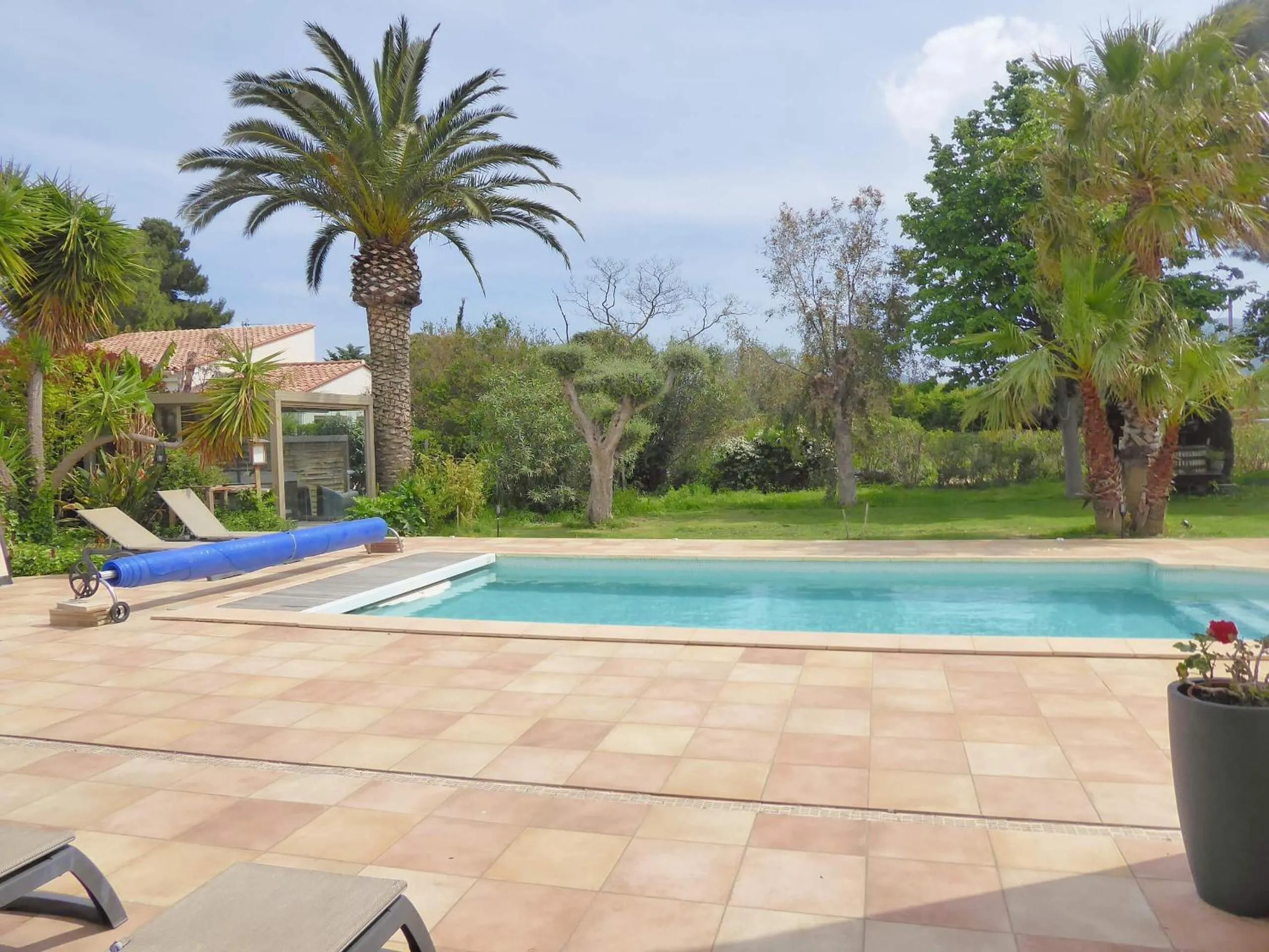 Garden view in Mas Picton