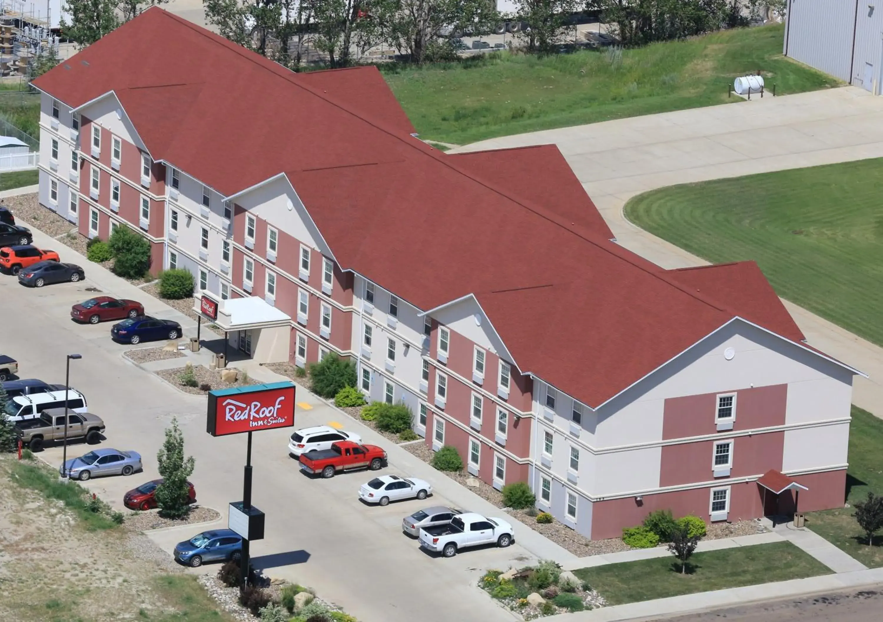 Property building in Red Roof Inn & Suites Dickinson Property building in Red Roof Inn & Suites Dickinson
