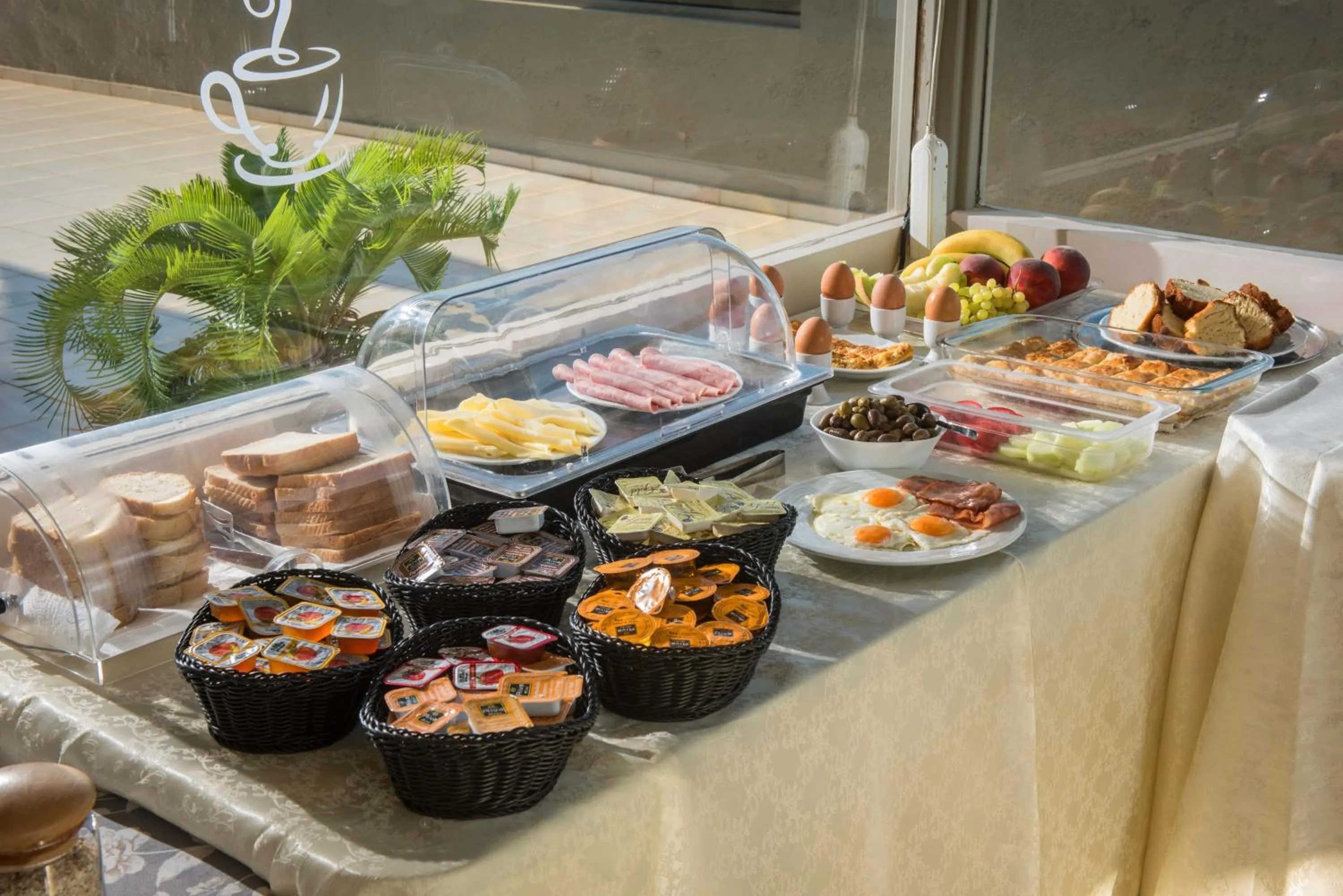 Buffet breakfast in Thania Seaside Smotel - Adults Only