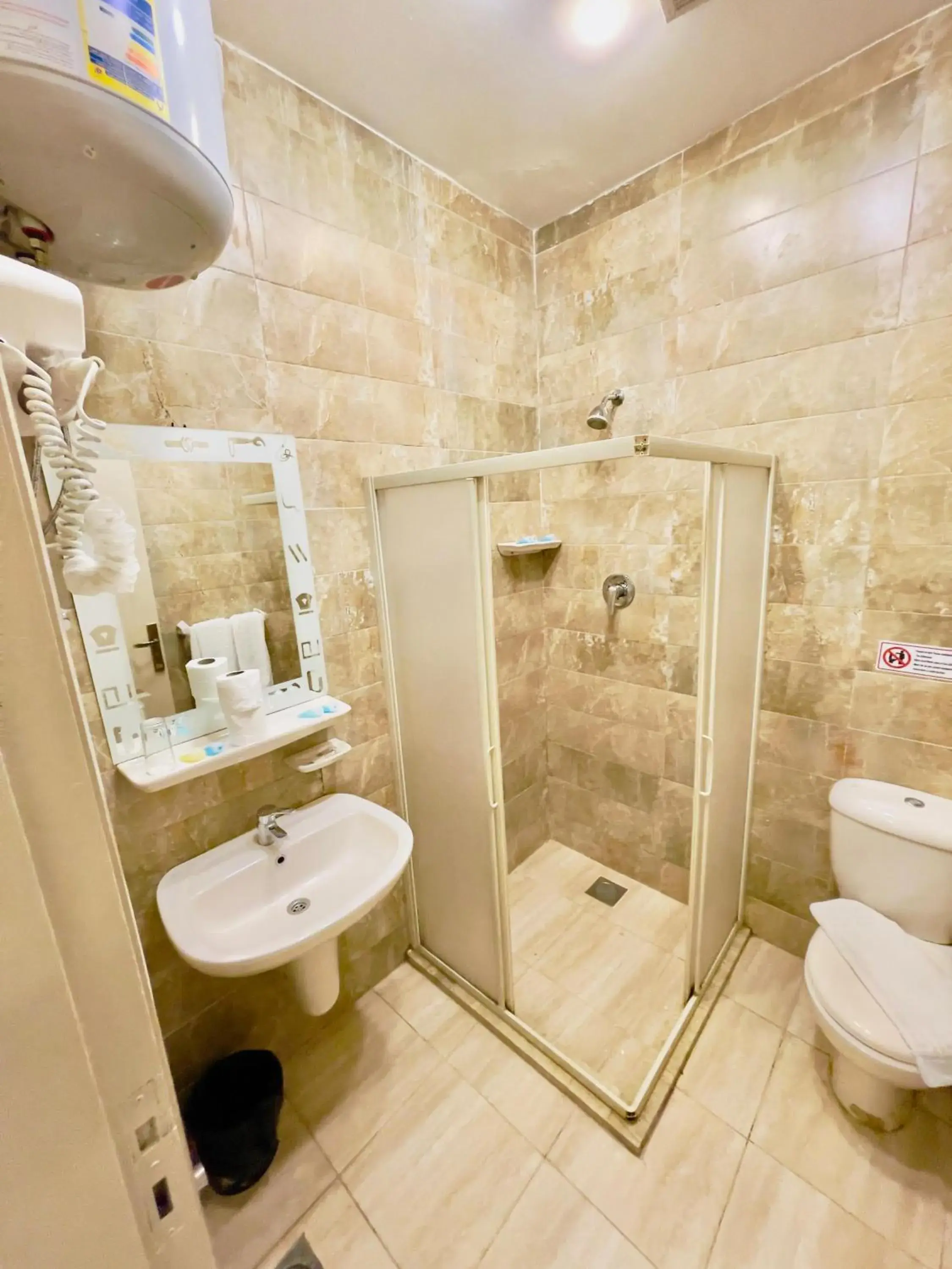 Shower in Giza Pyramids View Inn Shower in Giza Pyramids View Inn