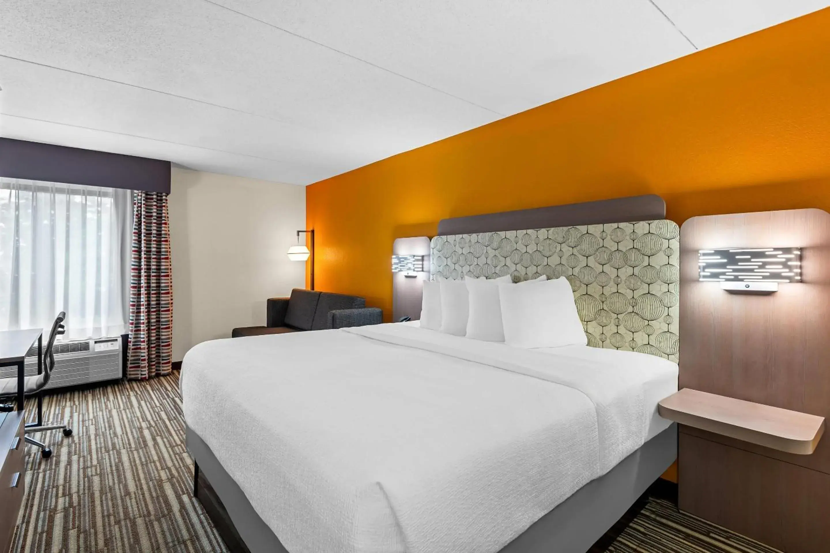 Bedroom, Bed in Hotel Concord Syracuse, an Ascend Collection Hotel Bedroom, Bed in Hotel Concord Syracuse, an Ascend Collection Hotel