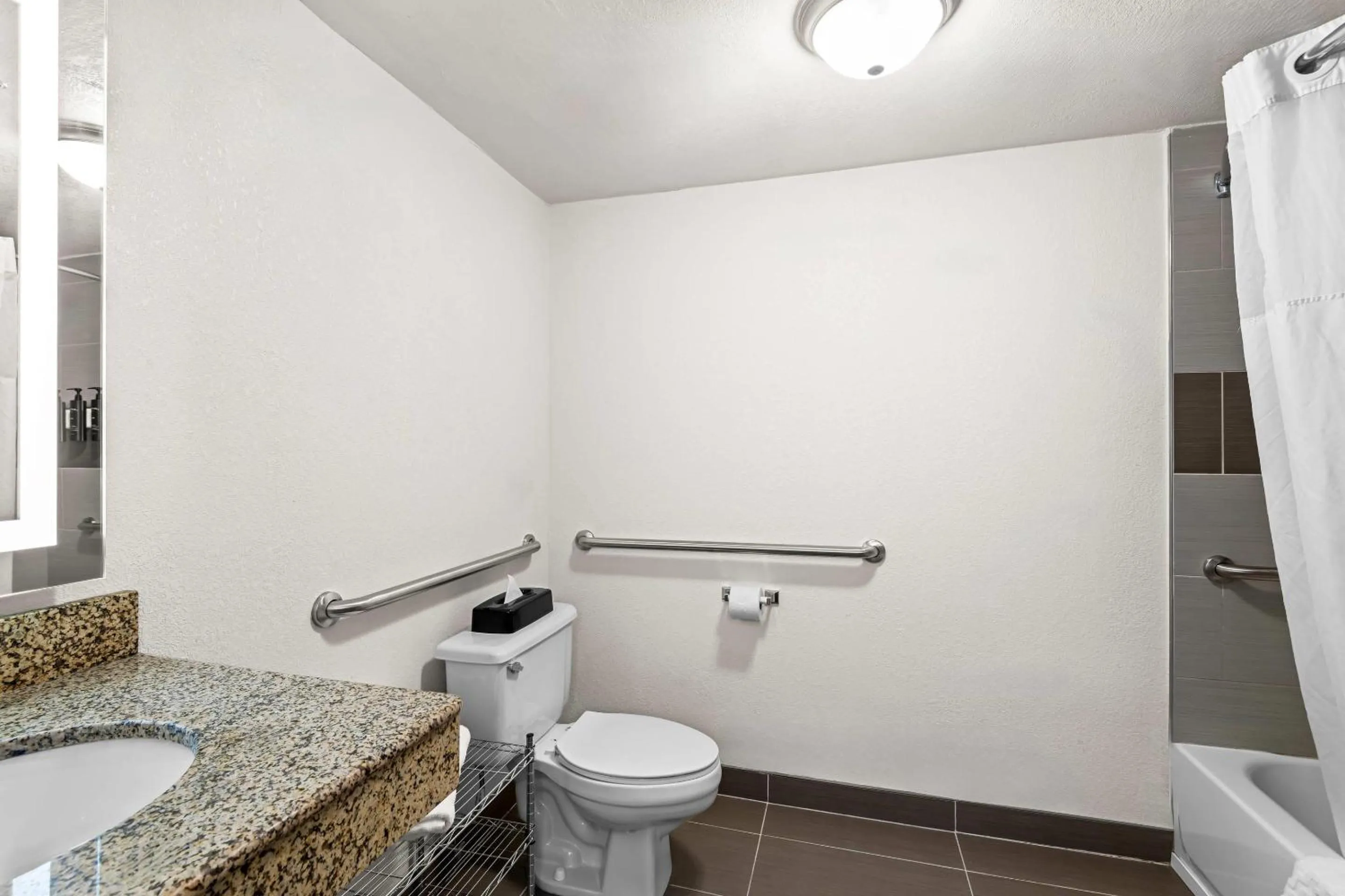 Bedroom in Hotel Concord Syracuse, an Ascend Collection Hotel