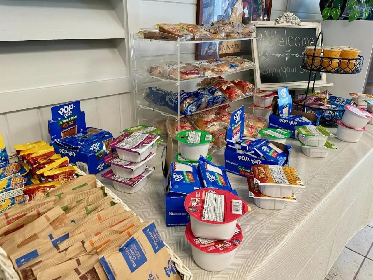 Breakfast in Colonial Inn Ellsworth