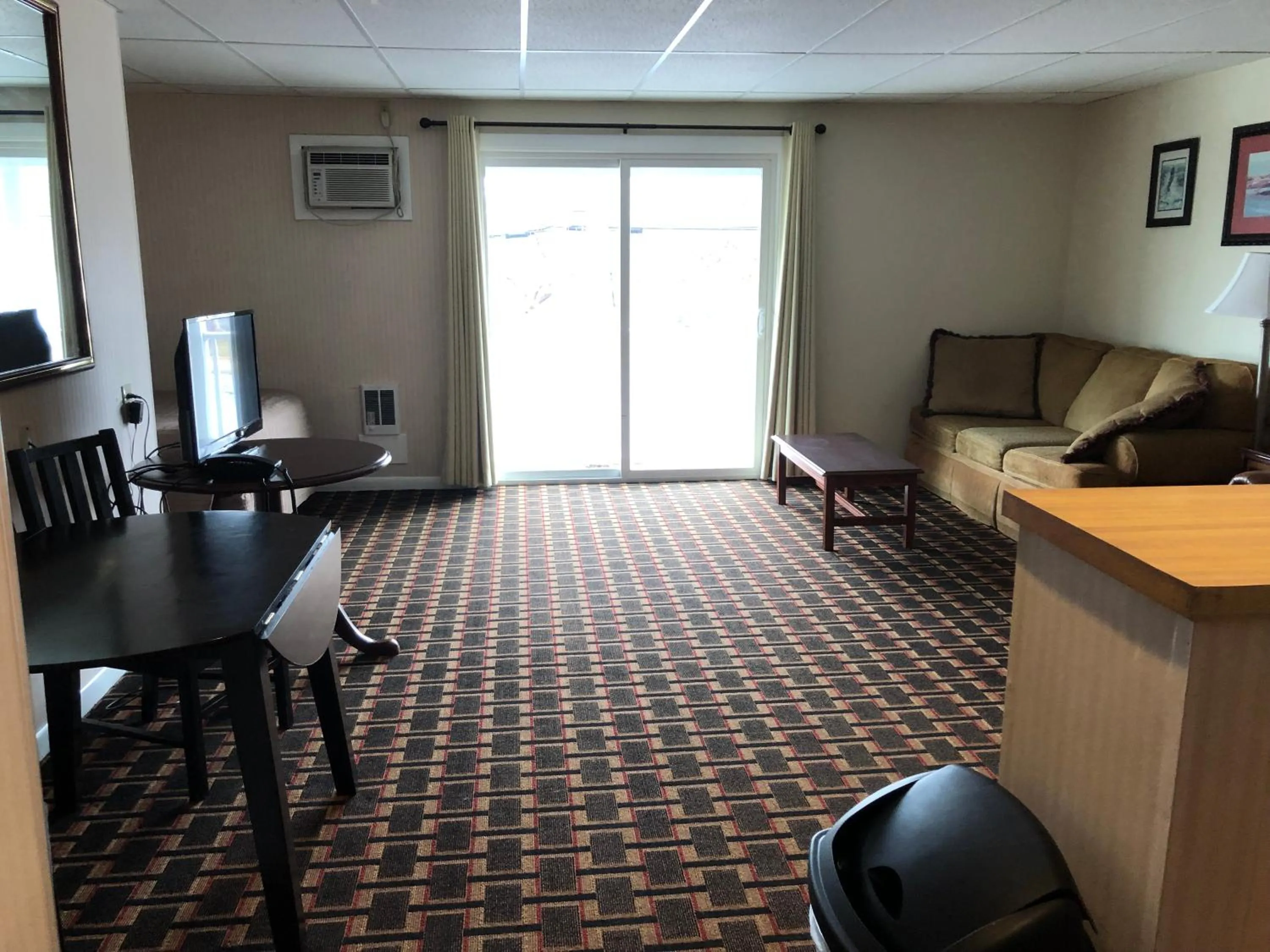 Photo of the whole room in Colonial Inn Ellsworth