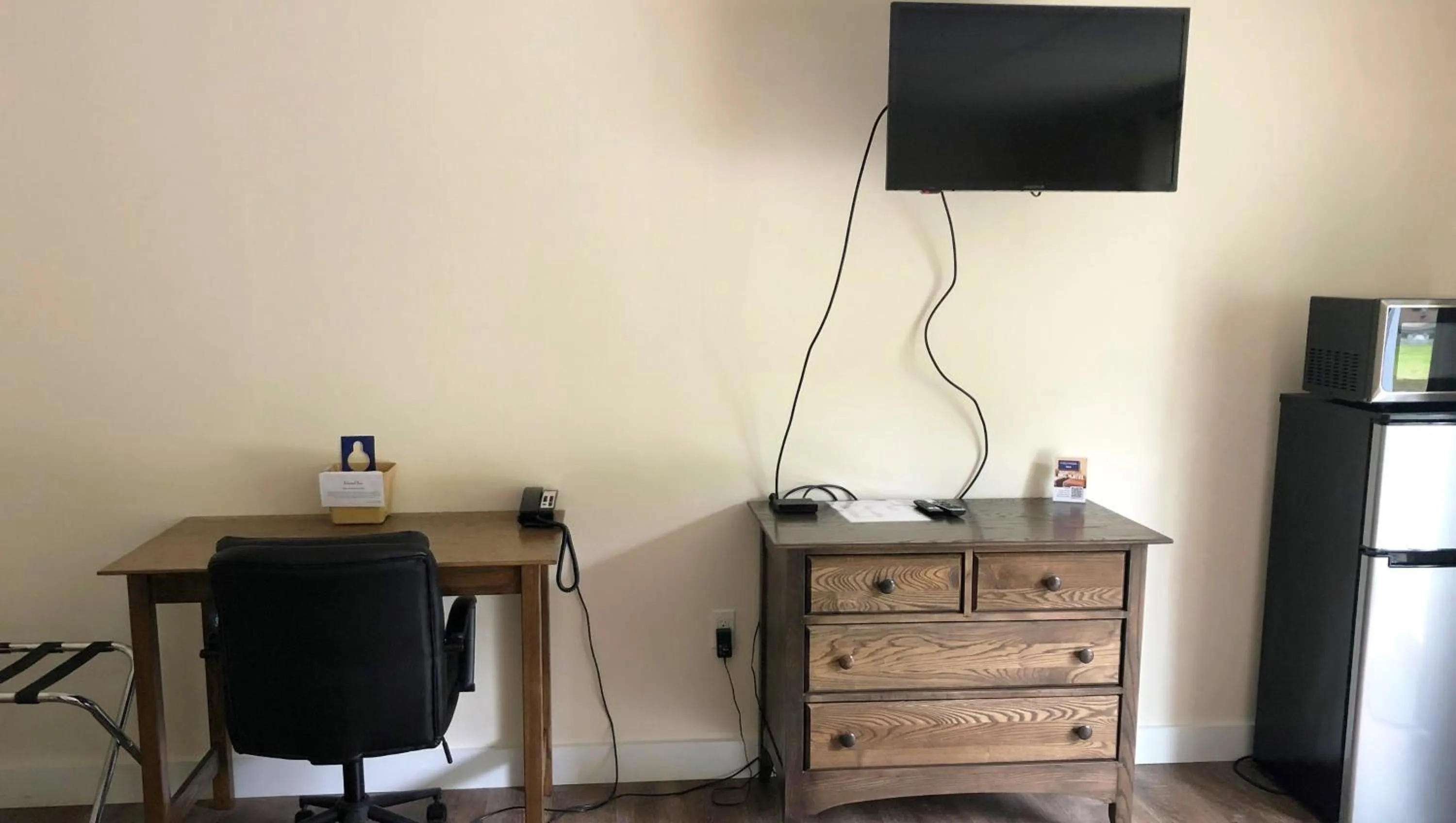 Bedroom in Colonial Inn Ellsworth
