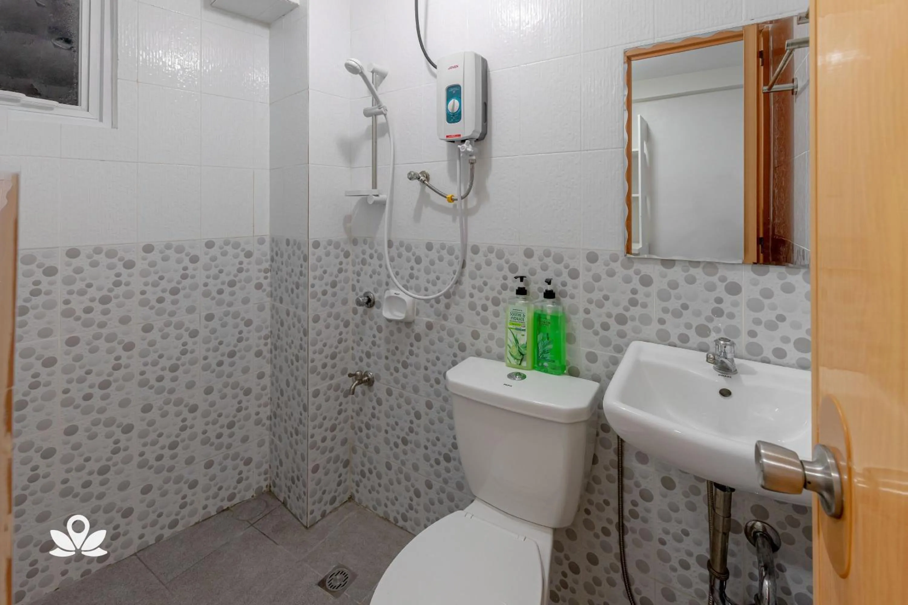 Bathroom in Happy Grey Hotel Vigan