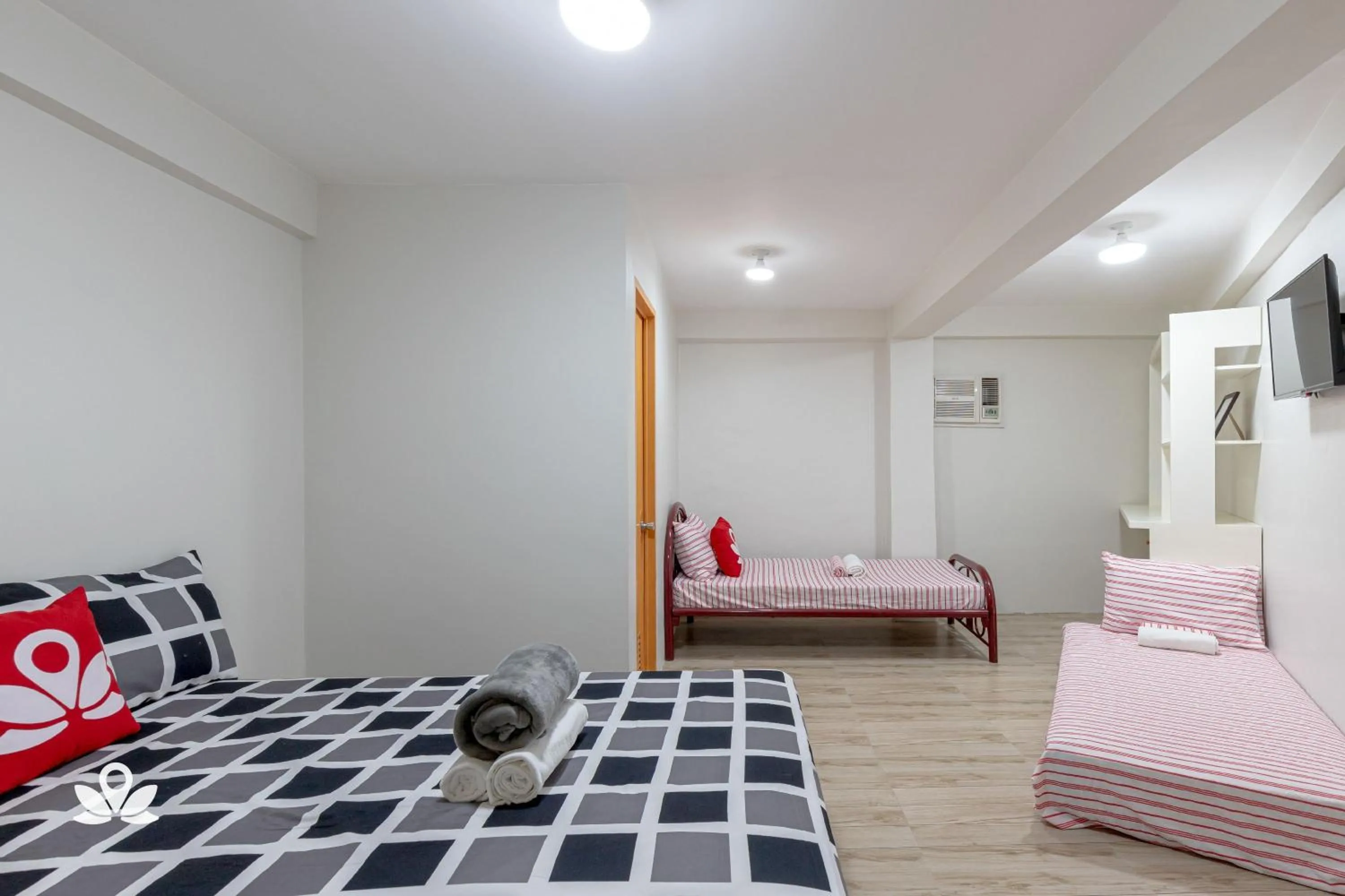 Bed in Happy Grey Hotel Vigan