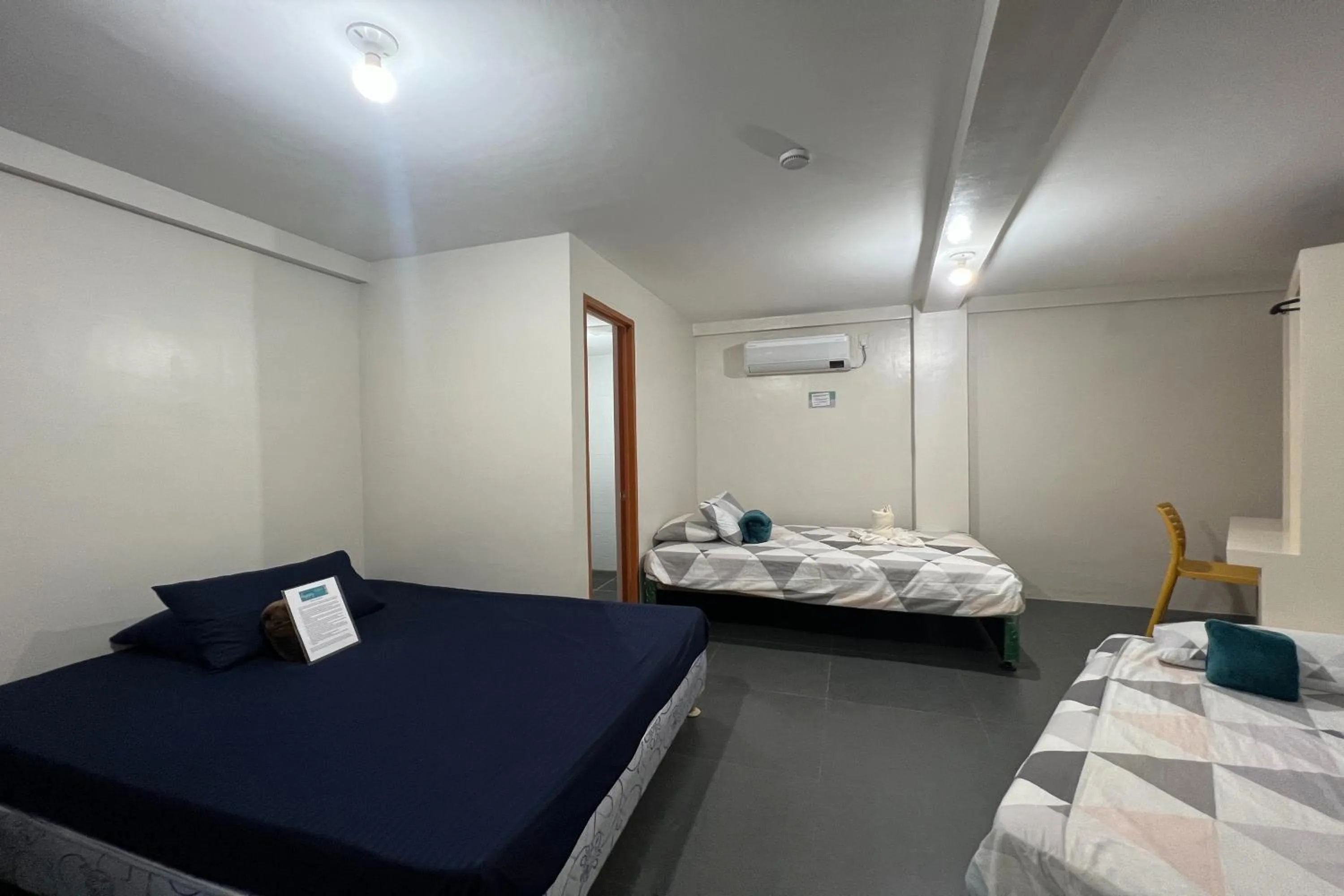 Bed in Happy Grey Hotel Vigan