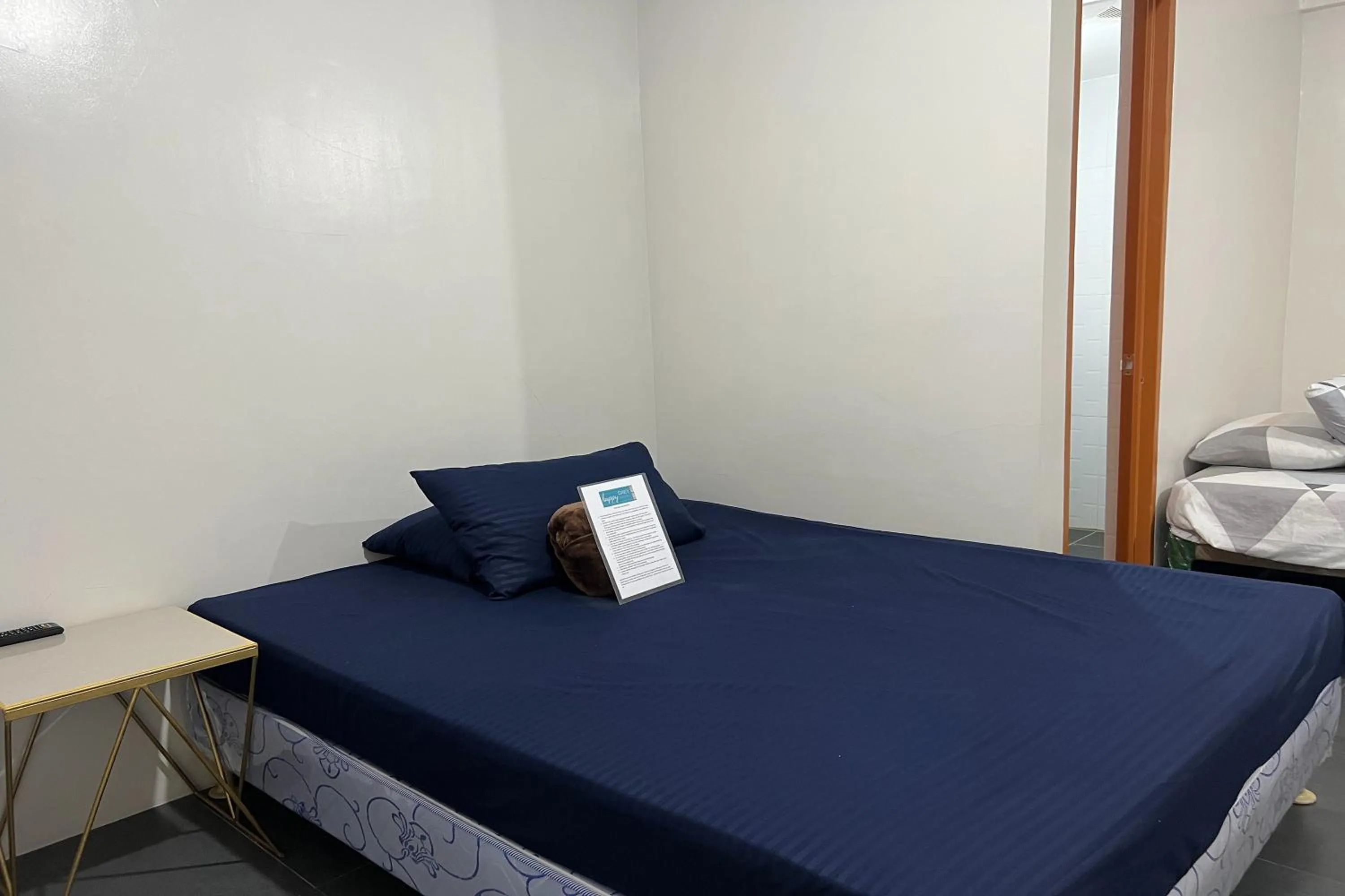 Bed in Happy Grey Hotel Vigan