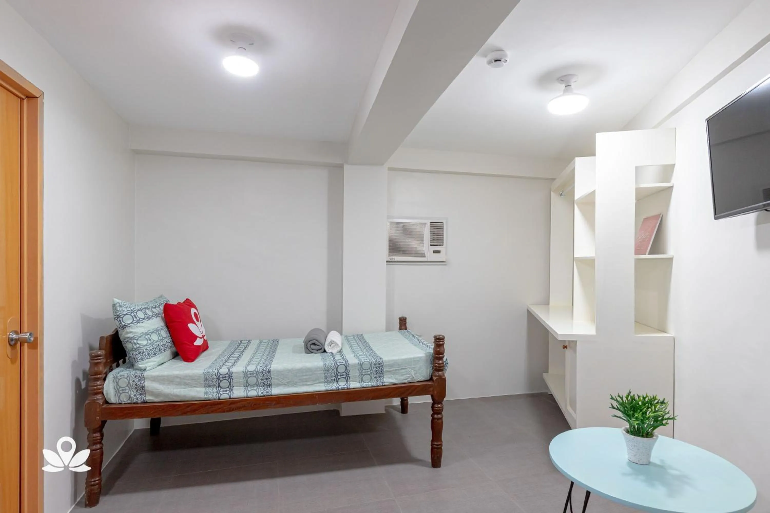 Bed in Happy Grey Hotel Vigan