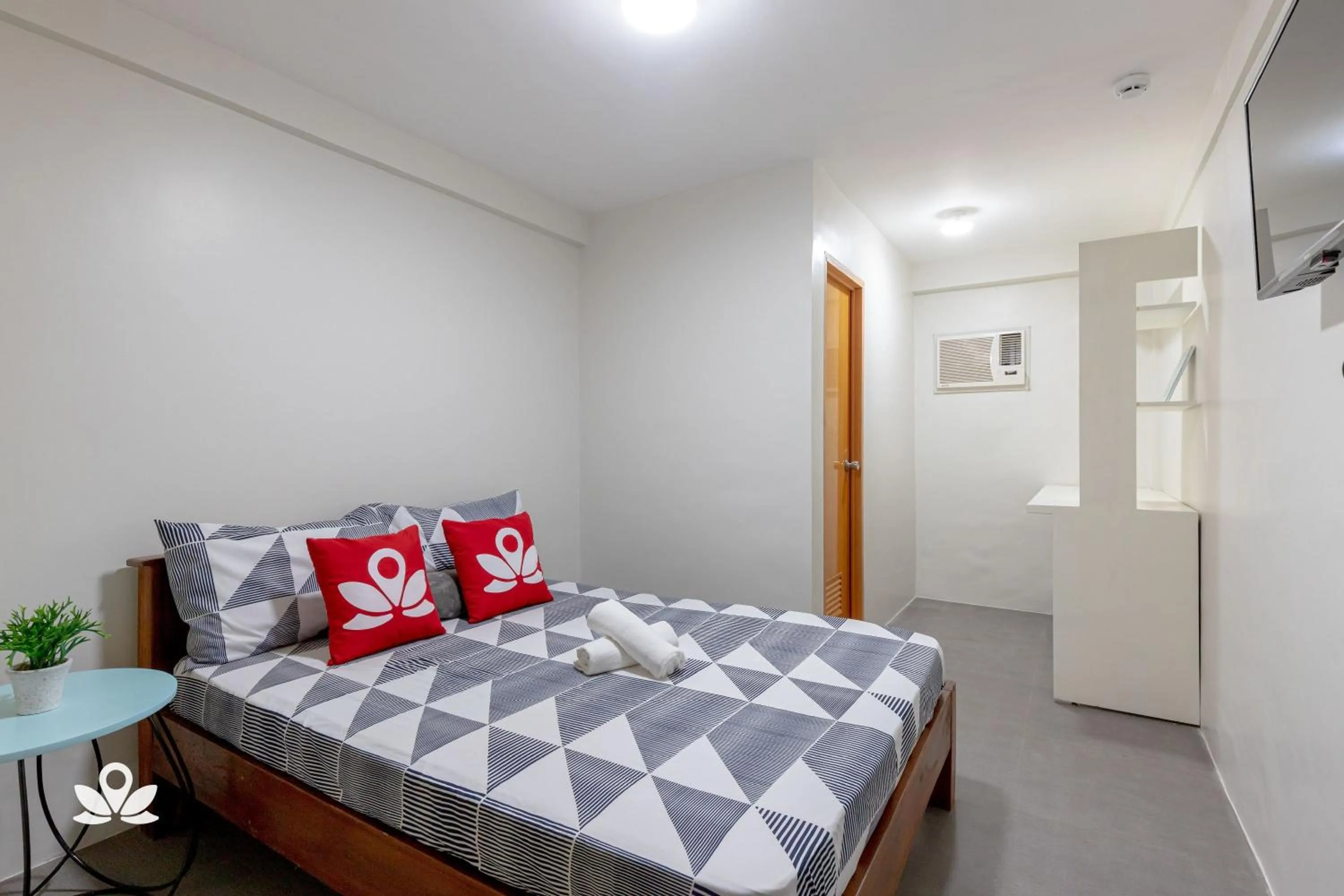 Bed in Happy Grey Hotel Vigan