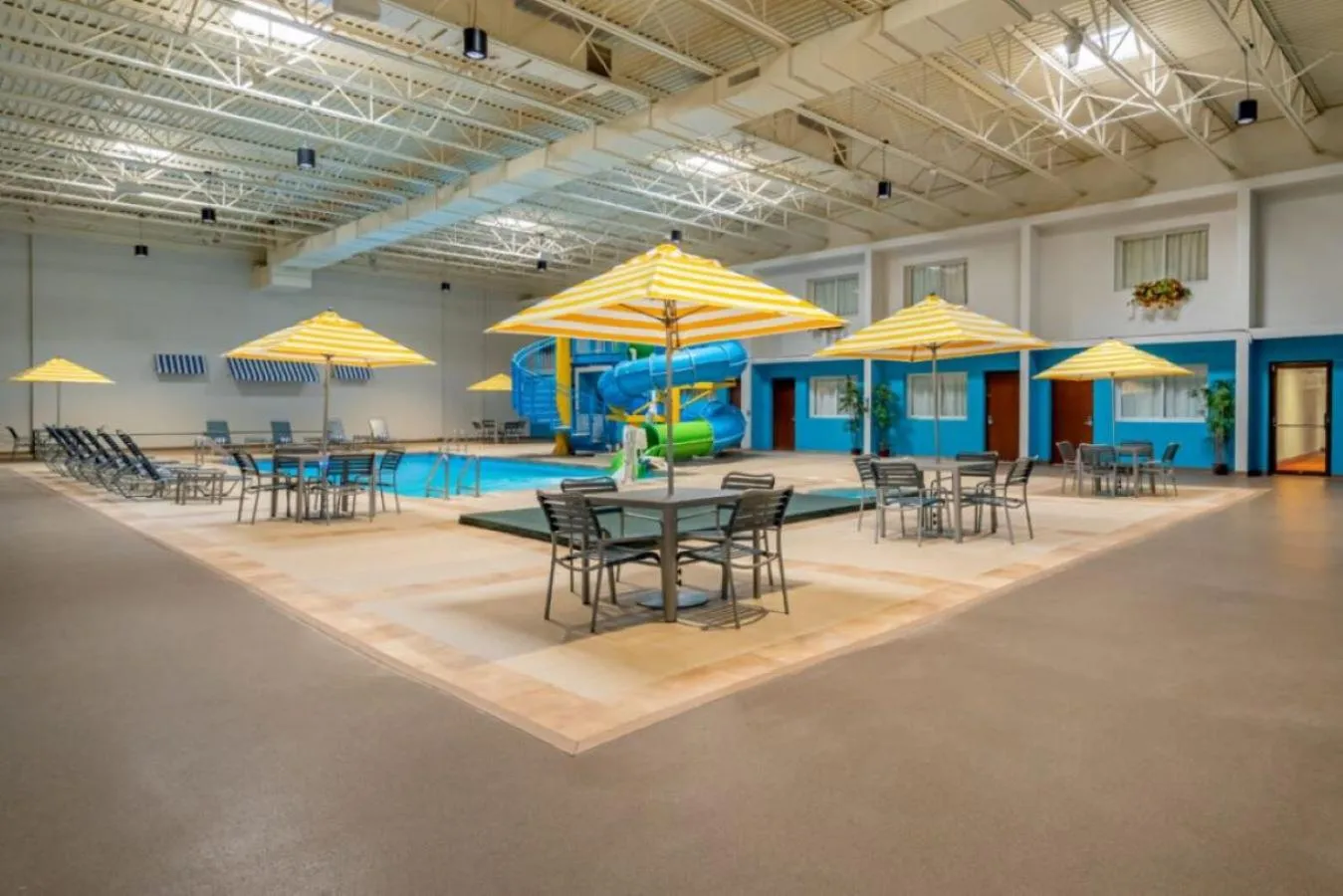 Swimming pool in Grand Williston Hotel and Conference Center
