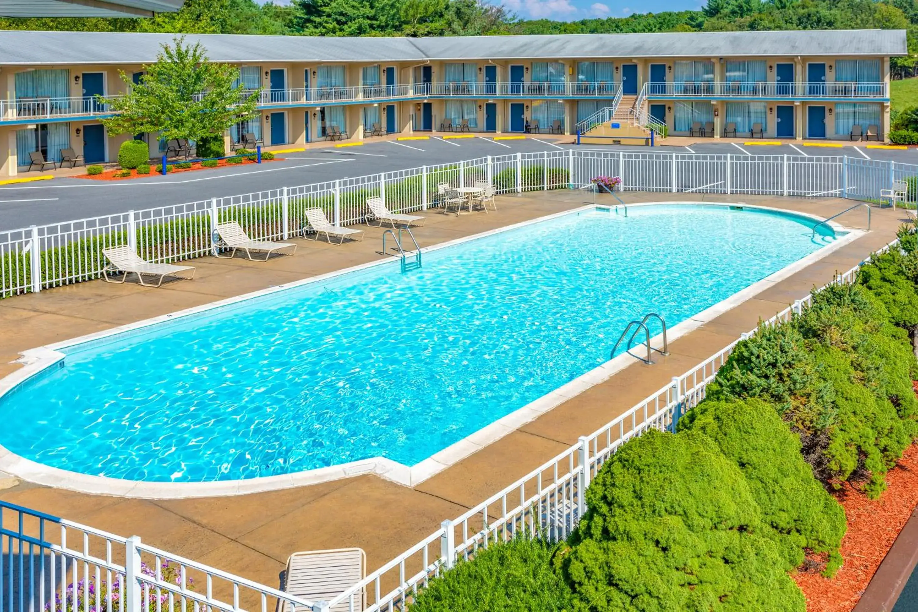 Swimming pool in Days Inn by Wyndham Breezewood Swimming pool in Days Inn by Wyndham Breezewood