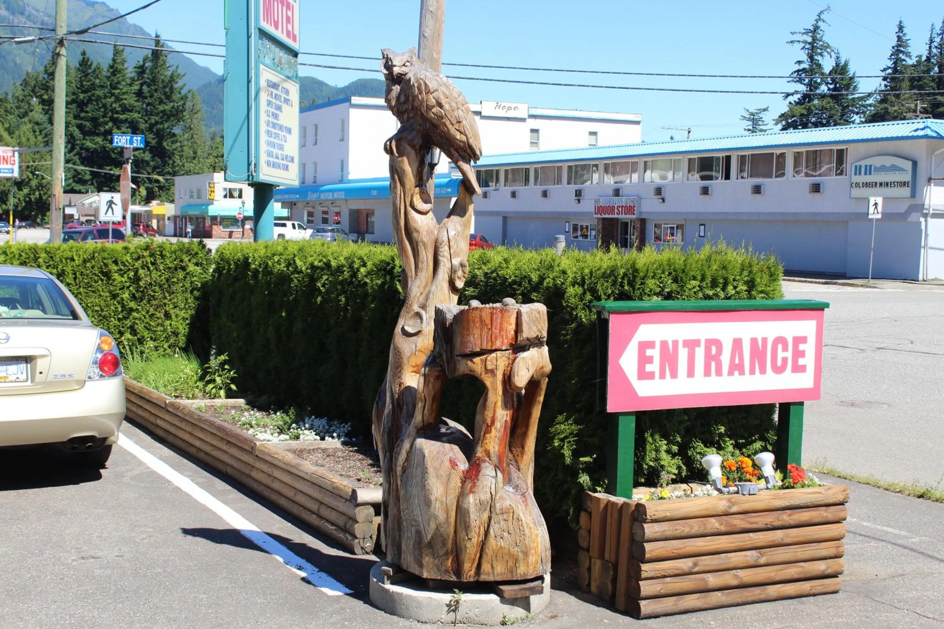 Facade/entrance in Best Continental Motel