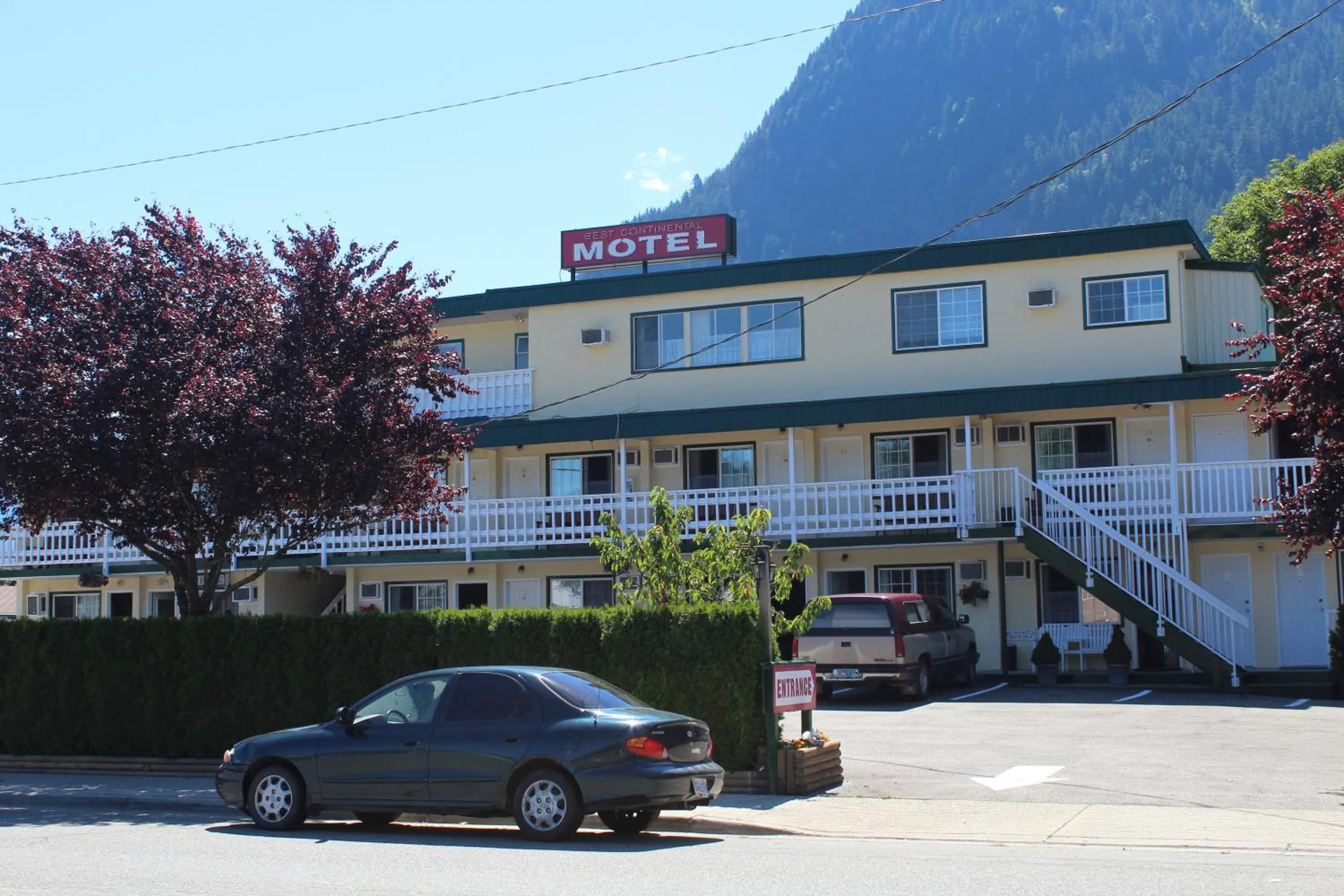 Facade/entrance in Best Continental Motel