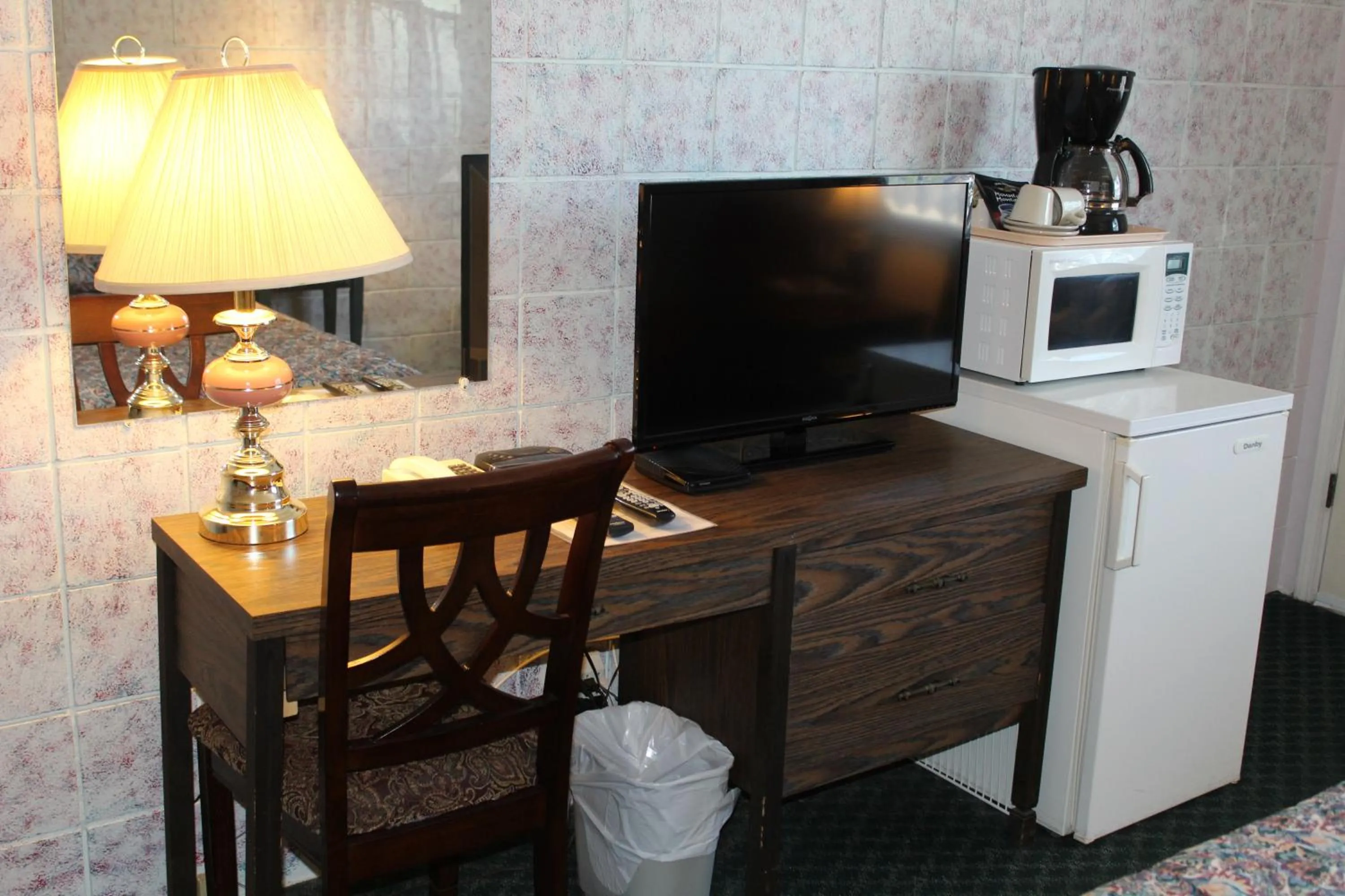 TV and multimedia in Best Continental Motel