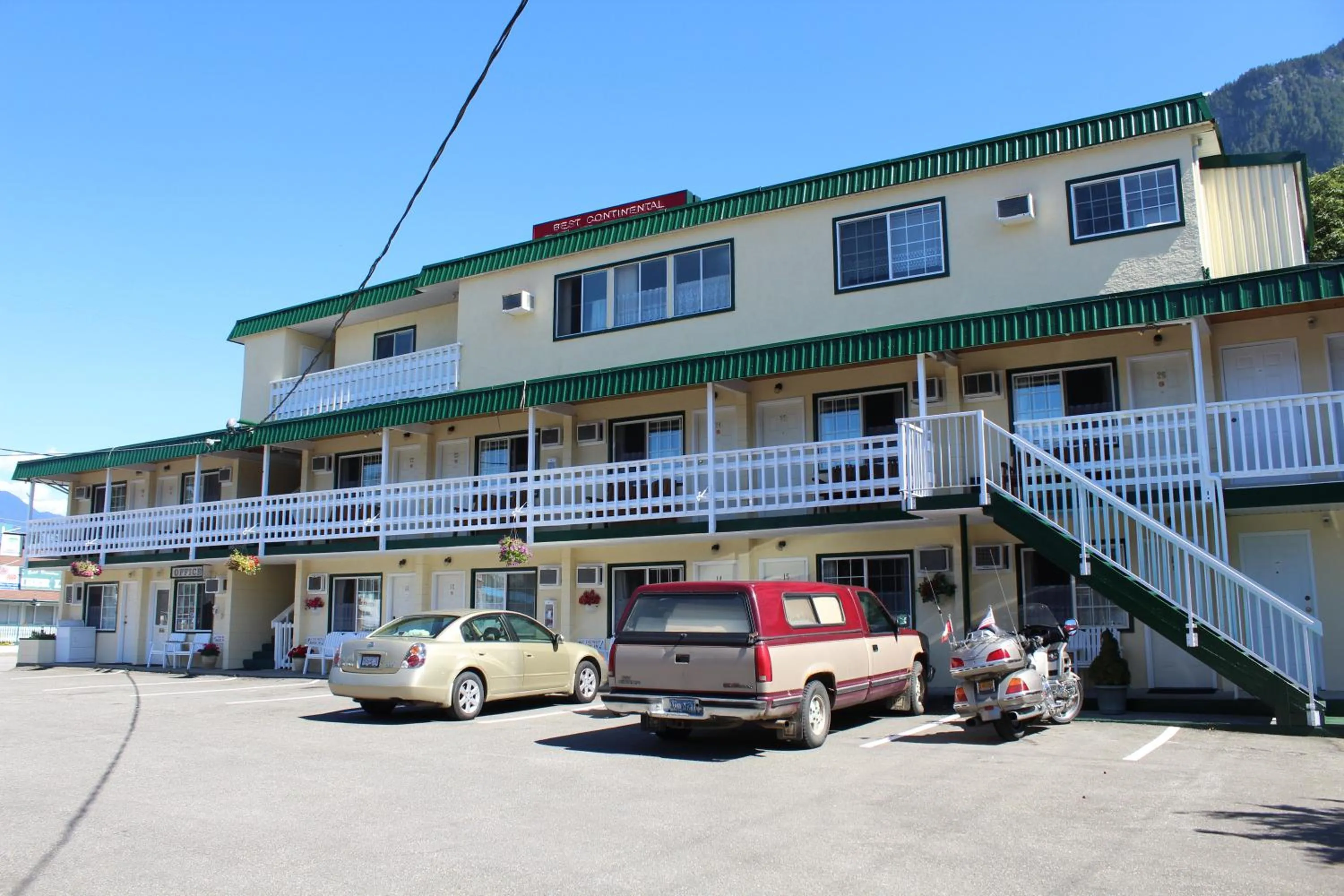 Facade/entrance in Best Continental Motel
