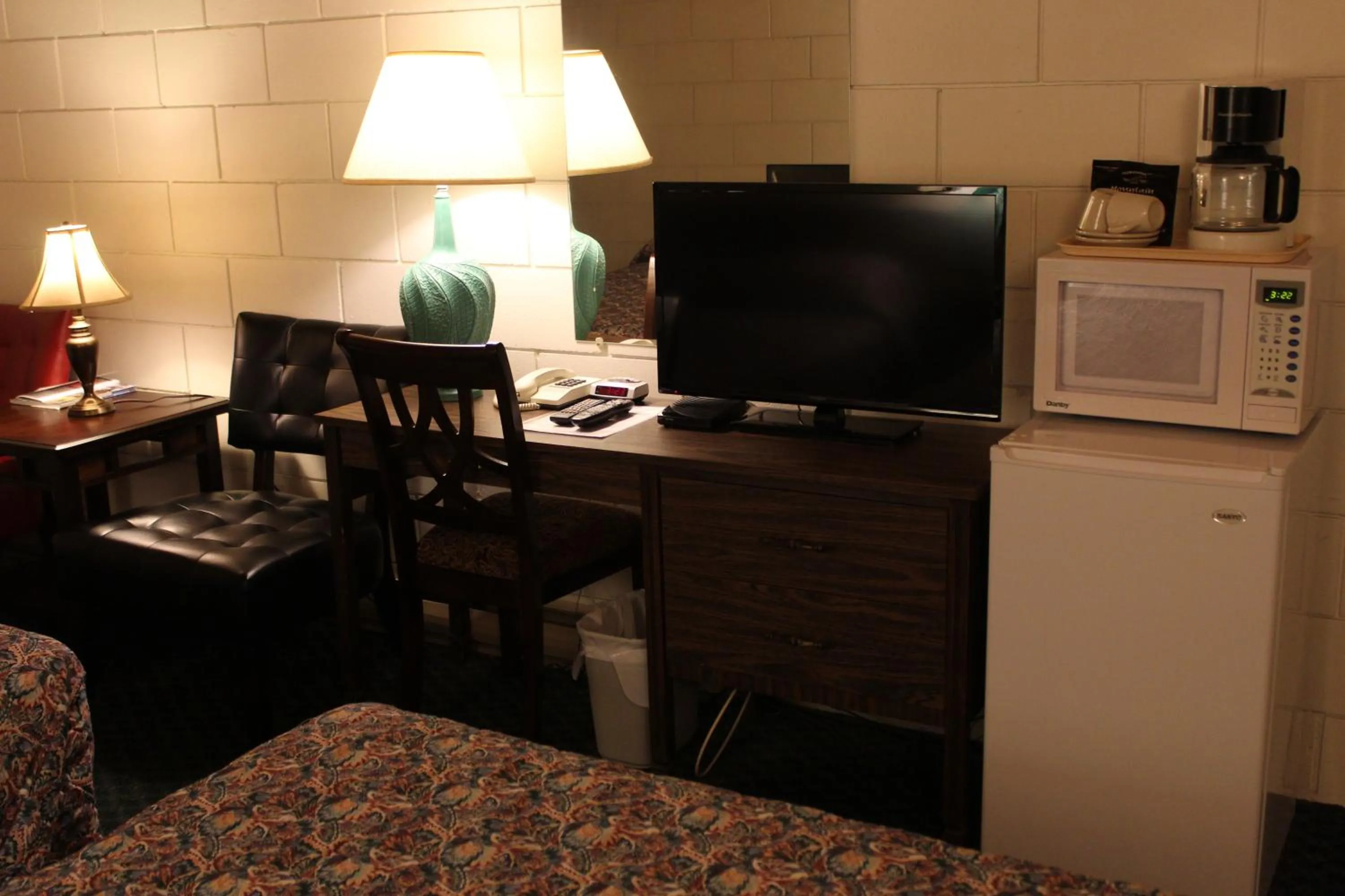 Coffee/tea facilities in Best Continental Motel