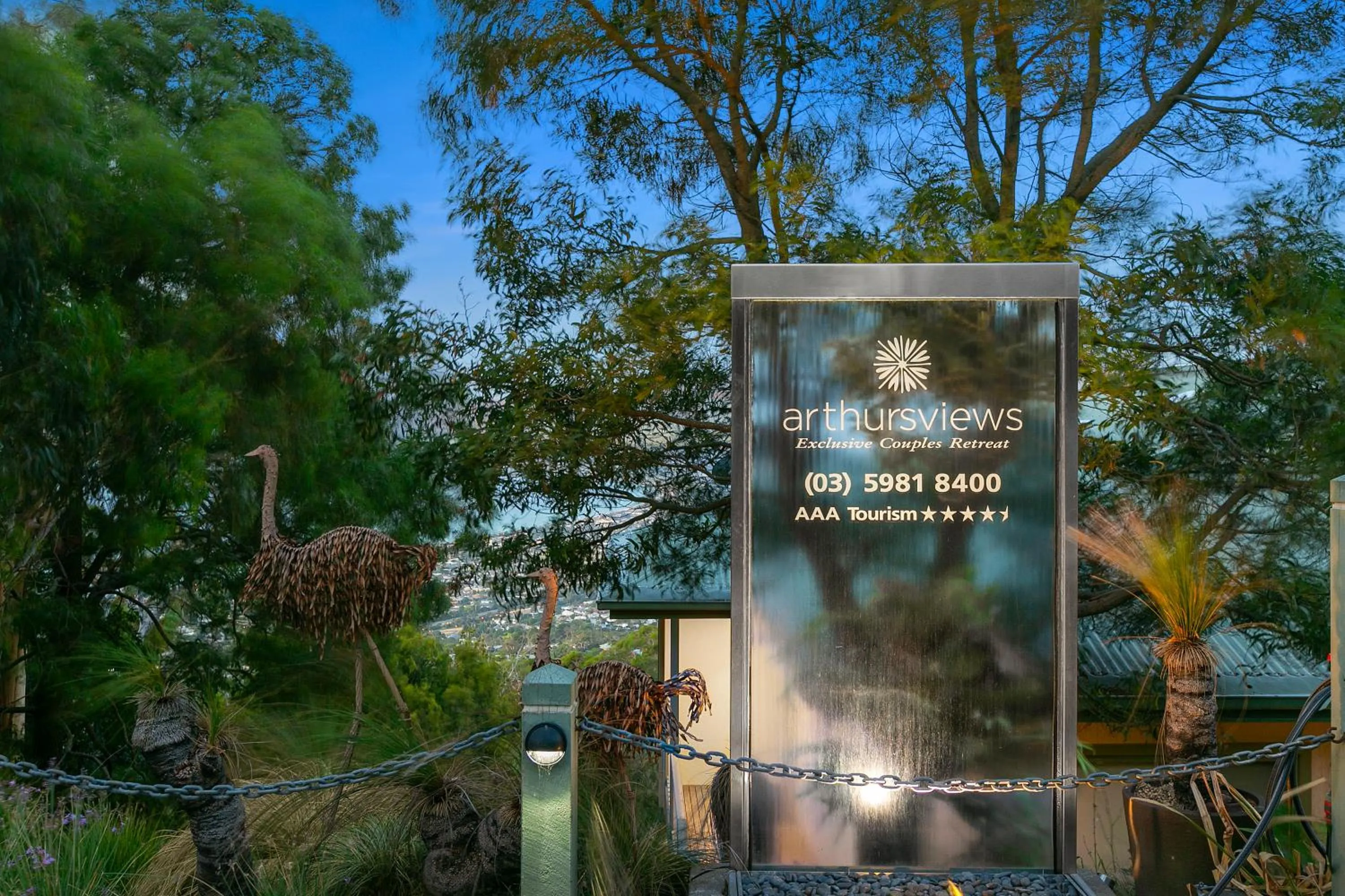 Facade/entrance in Arthurs Views