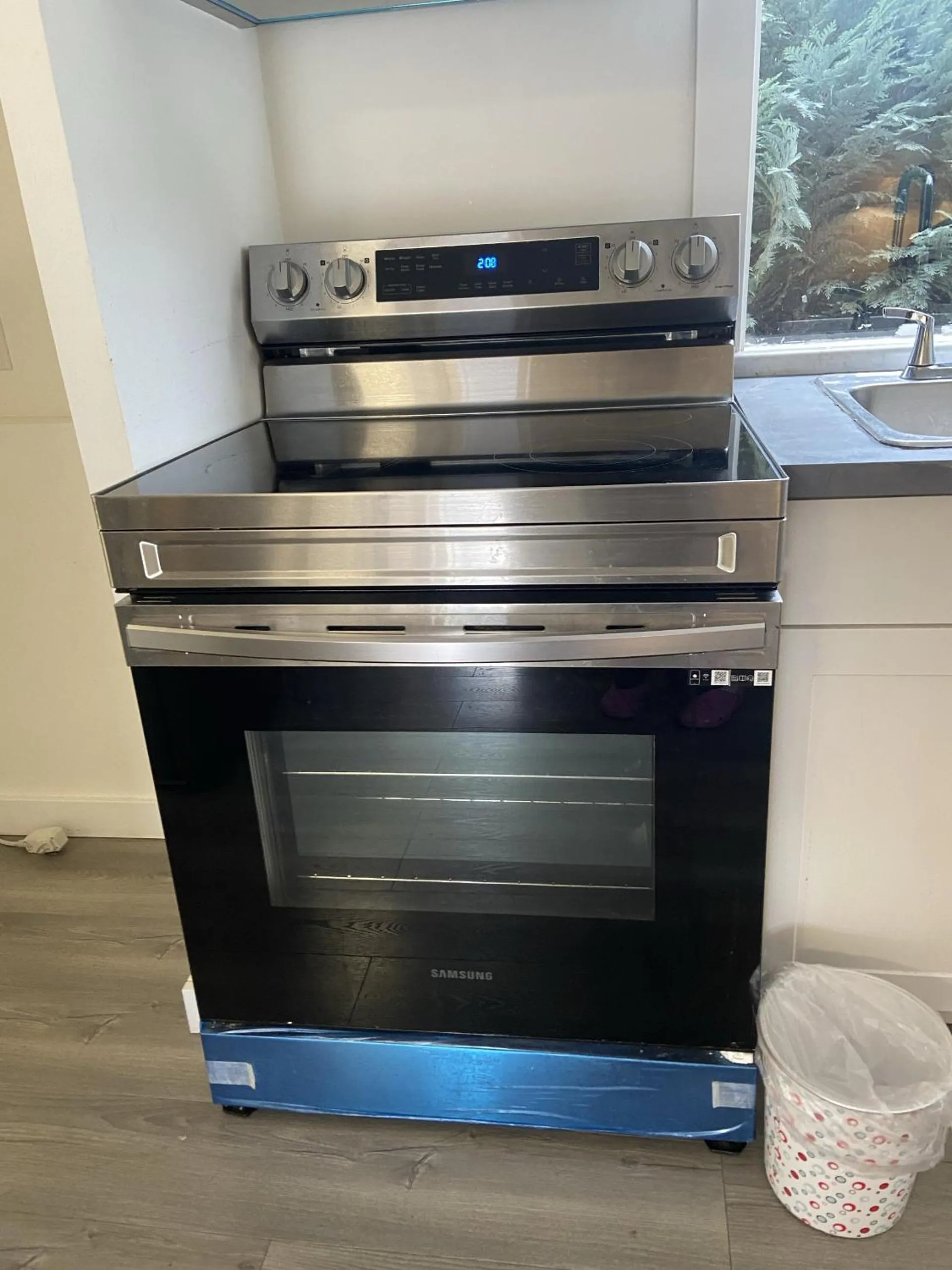 oven in Slumber Lodge