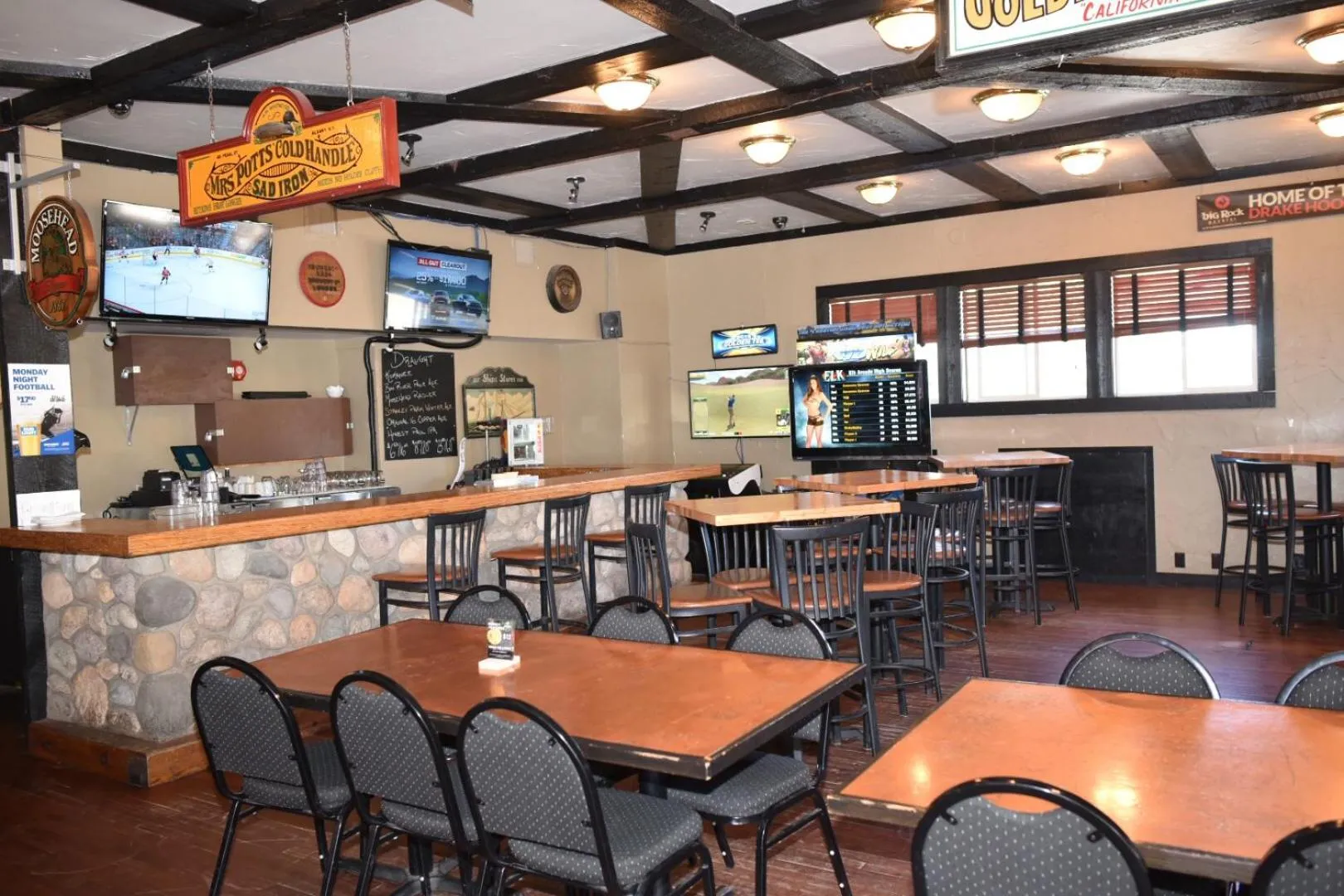 Restaurant/places to eat in The Drake Inn