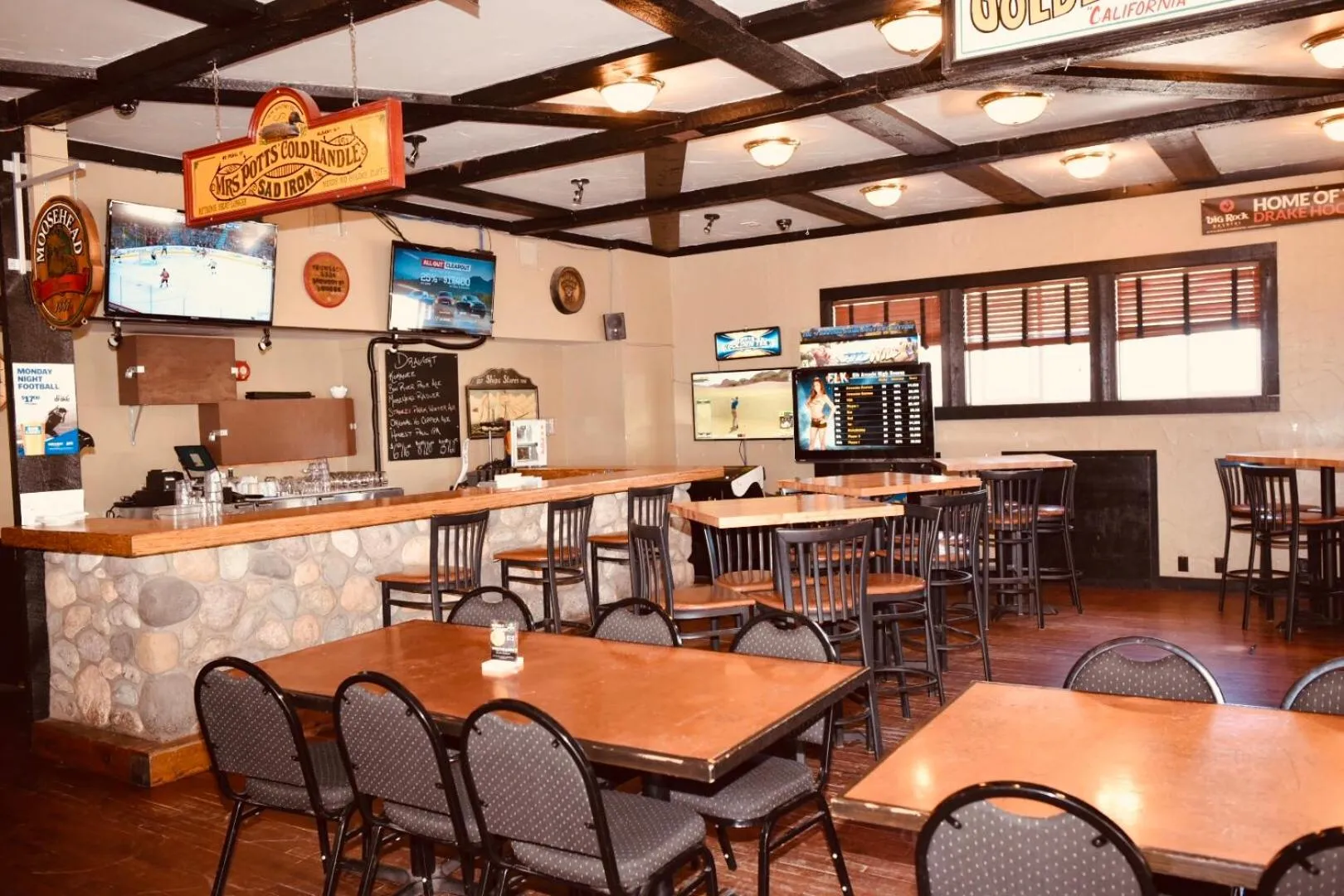 Restaurant/places to eat in The Drake Inn