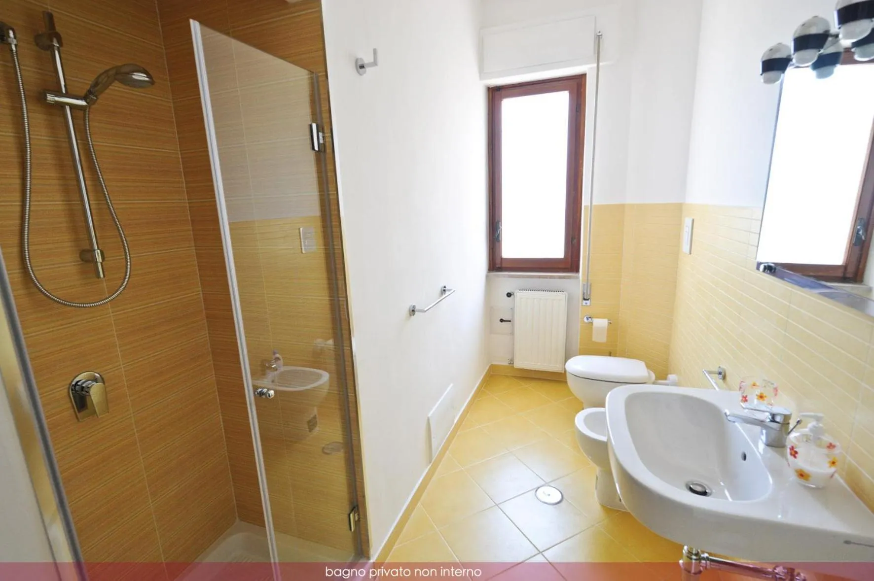 Shower in B&B Vanvitelli