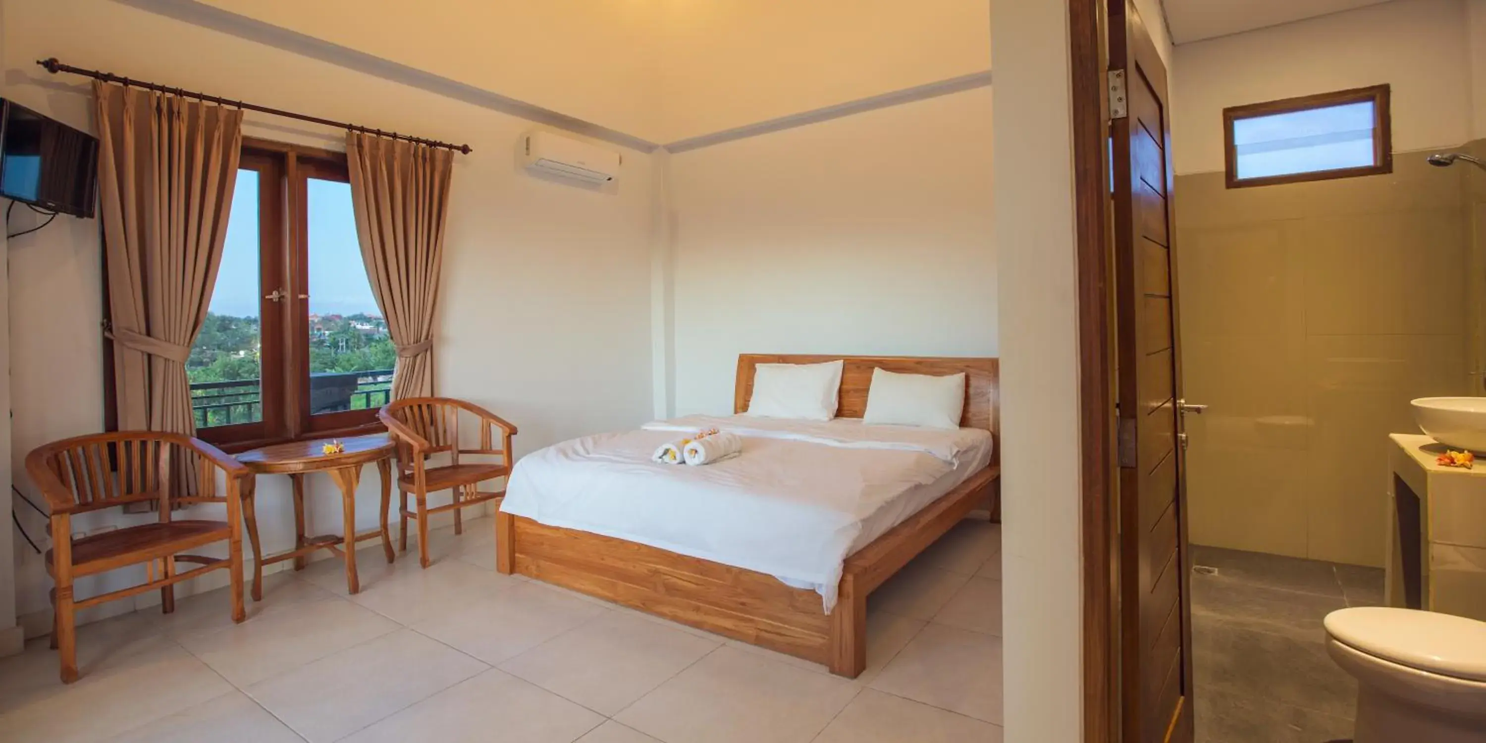 Deluxe Double Room with Balcony in Pande Homestay Deluxe Double Room with Balcony in Pande Homestay