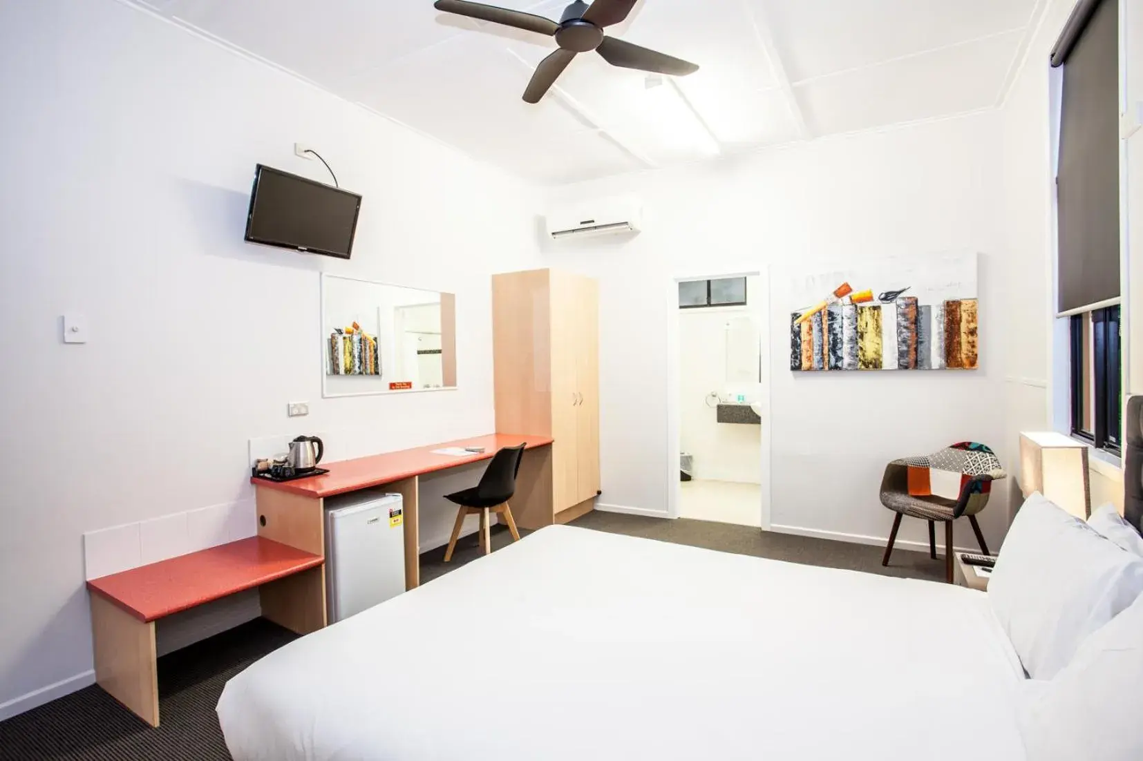 Bedroom, Bed in Darra Motel & Conference Centre Bedroom, Bed in Darra Motel & Conference Centre