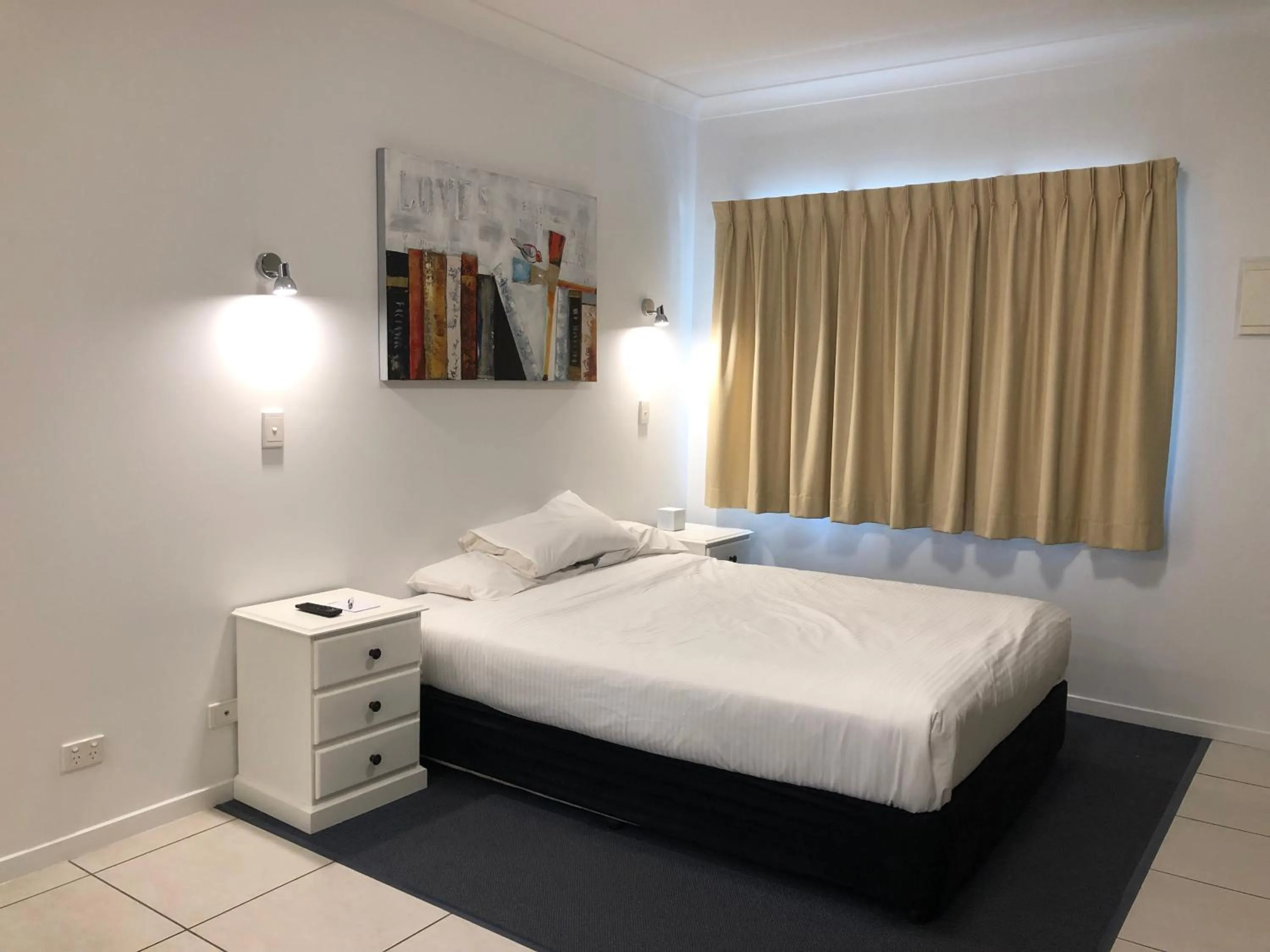 Bed in Darra Motel & Conference Centre