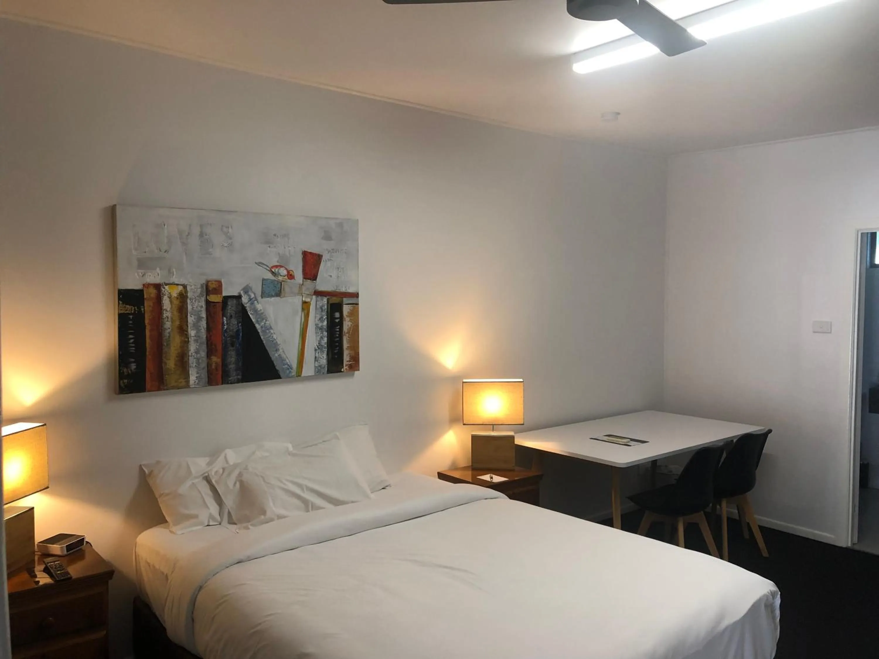 Bed in Darra Motel & Conference Centre